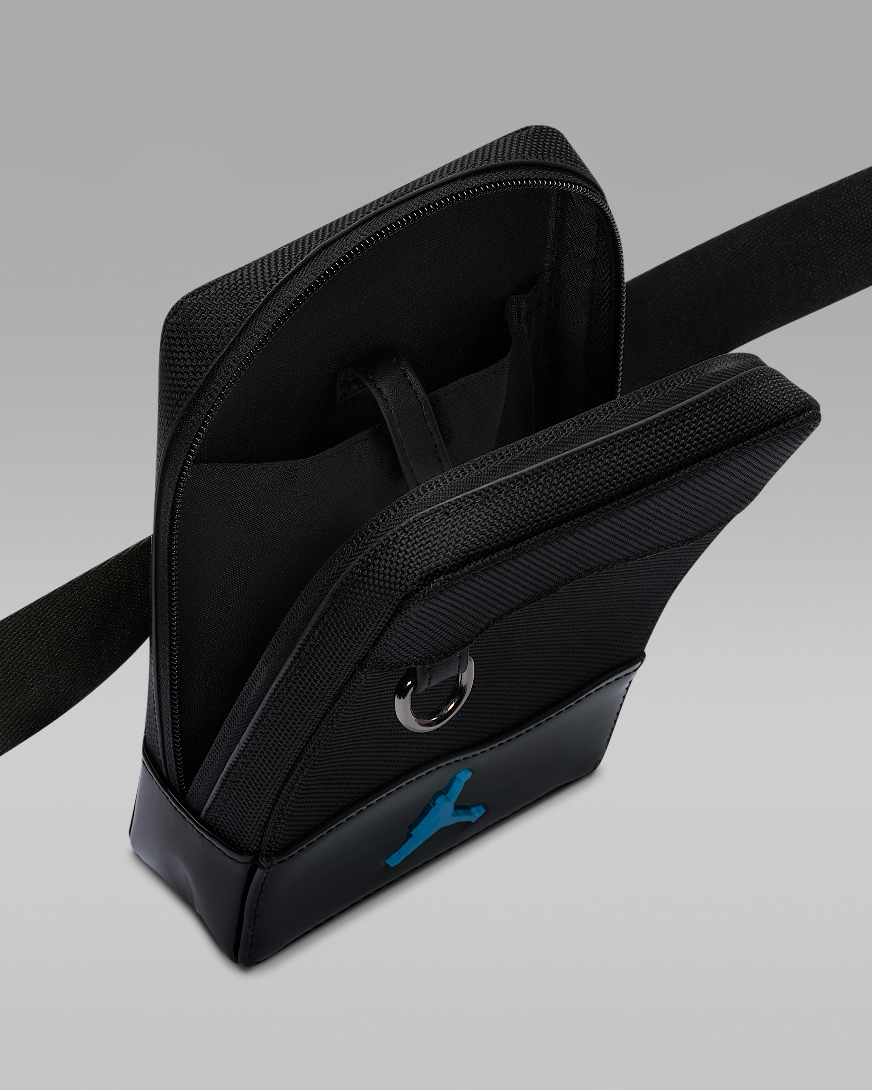 Jordan Retro 11 Crossbody Bag (1L) - 4