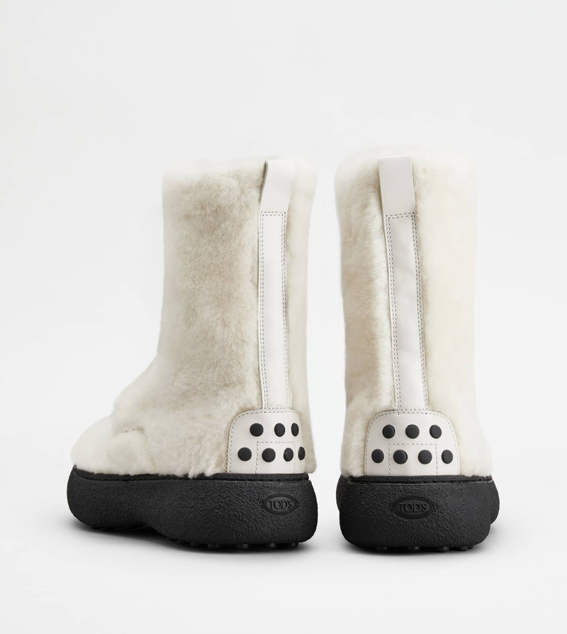 Tod's TOD'S W. G. LACE-UP ANKLE BOOTS IN SHEEPSKIN - WHITE outlook