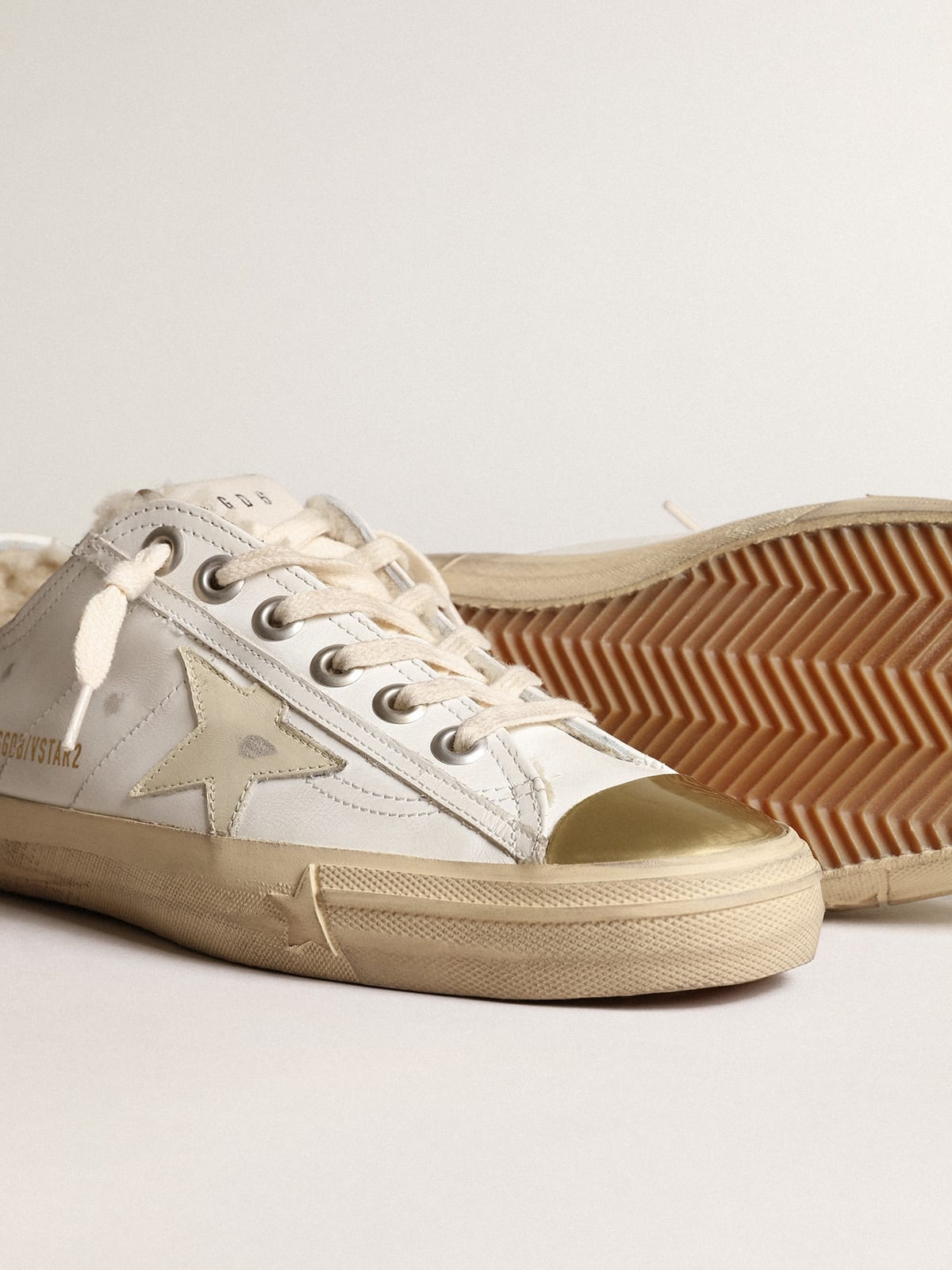 V-Star sneakers with leather star and beige shearling lining - 3