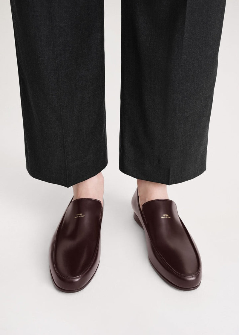 Totême The Oval Loafer burgundy outlook