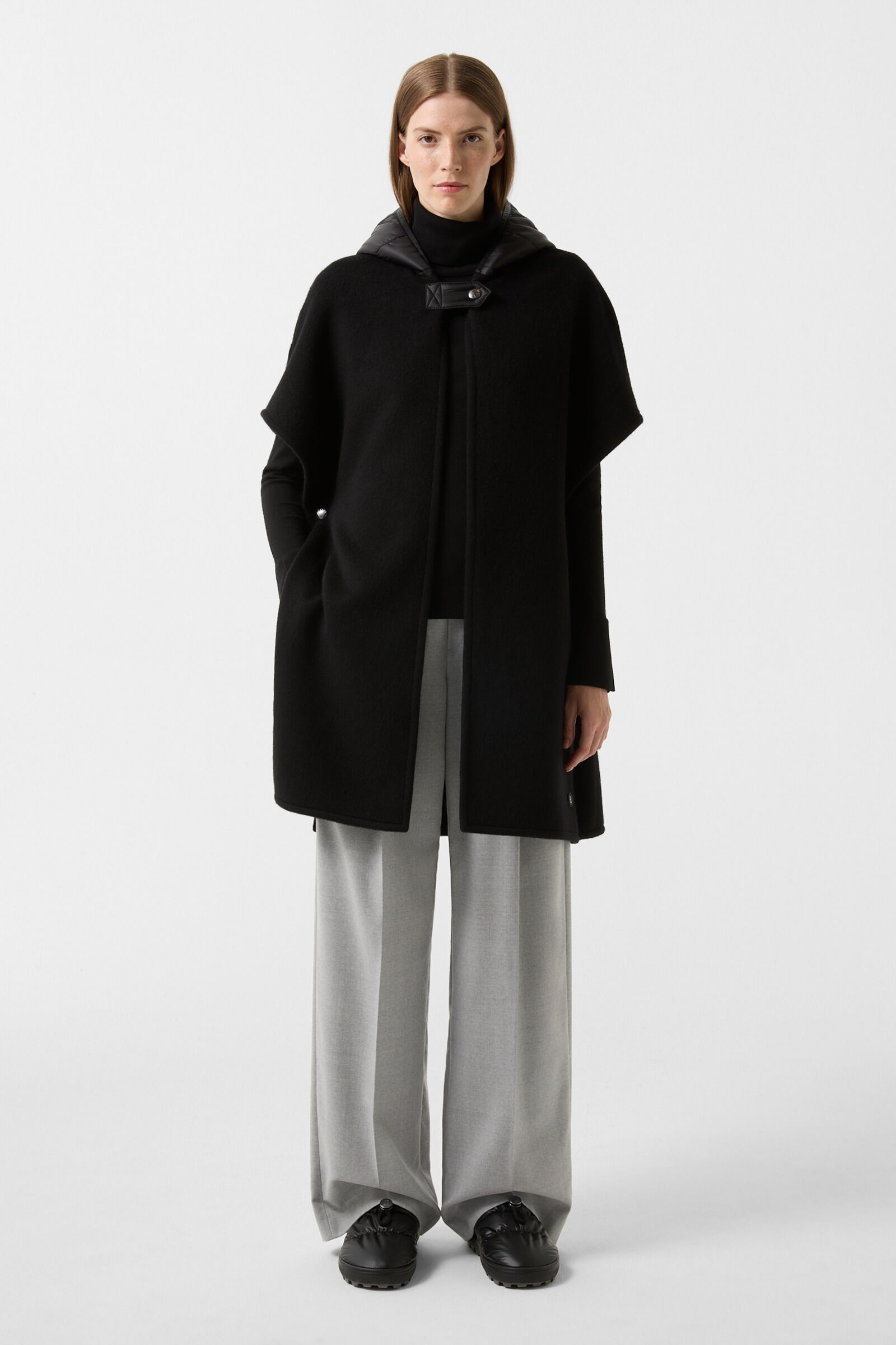 Nilla Cape in Black - 4