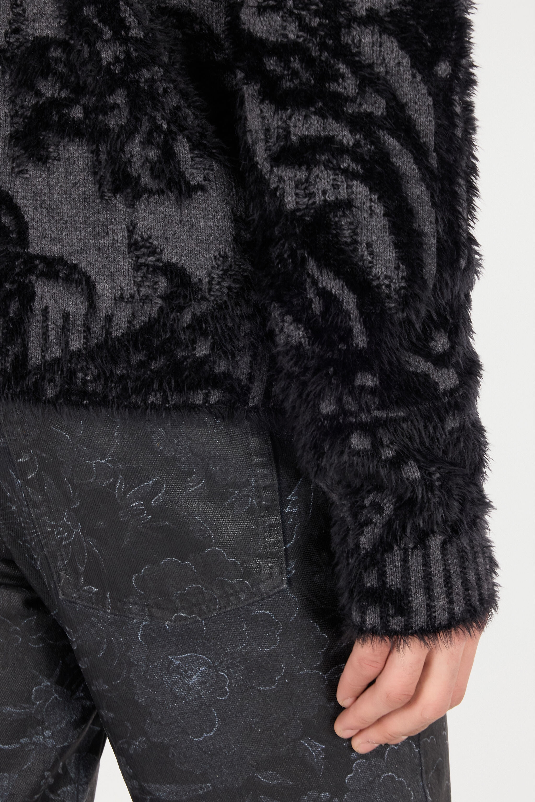 Sweater With Plush Brocade Pattern - 7