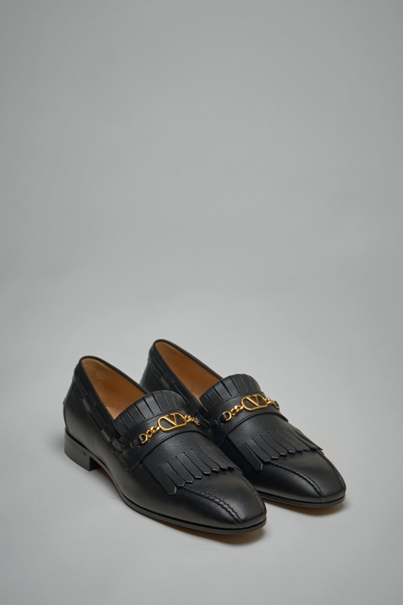 VLogo Signature Kidskin Loafer with Fringes - 2