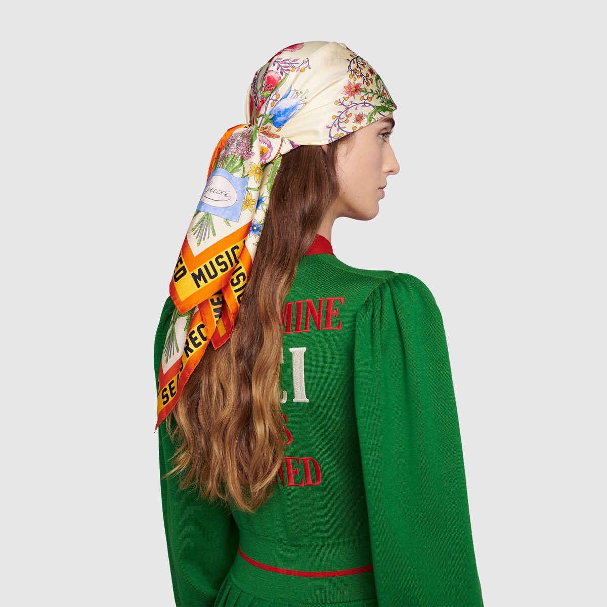 Gucci 100 floral print twill carré - 3