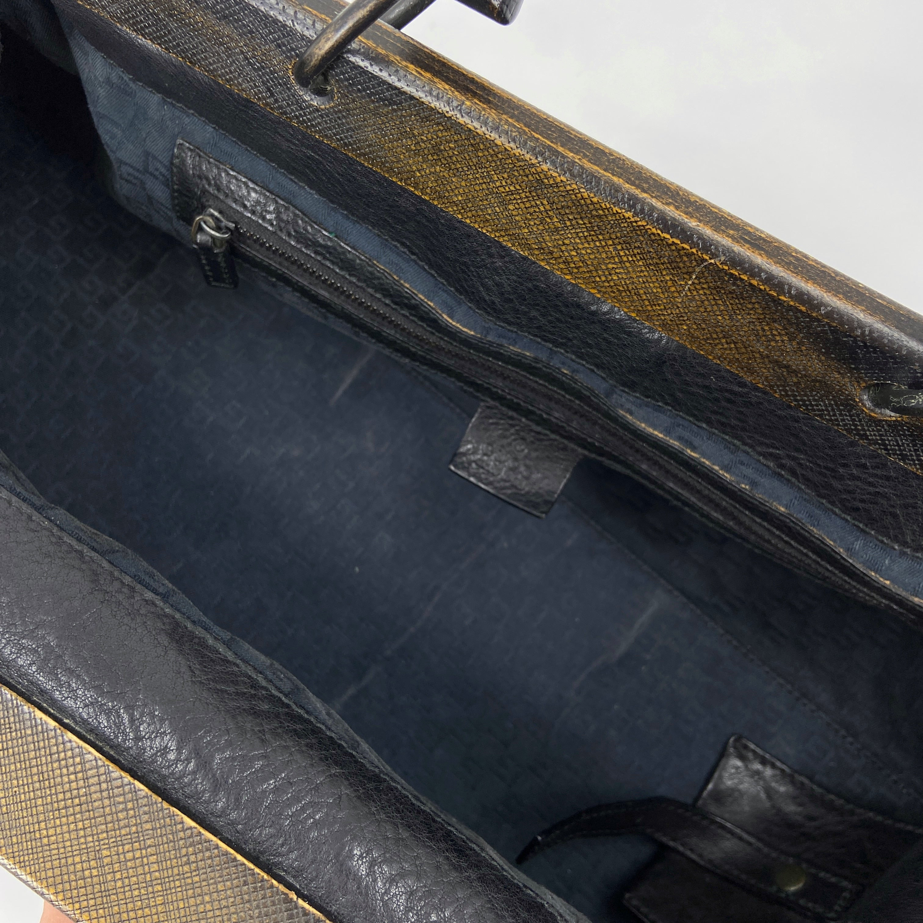 Gucci Fall 2002 Tom Ford Black Pebbled Buffalo Leather Doctors Bag - 21