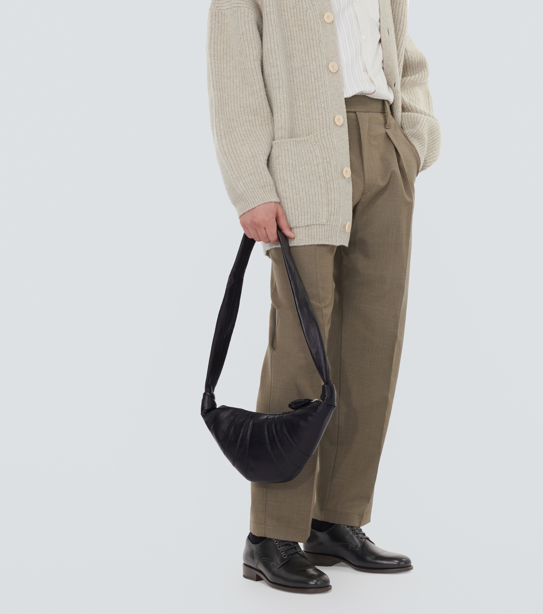 Croissant Small leather shoulder bag - 3