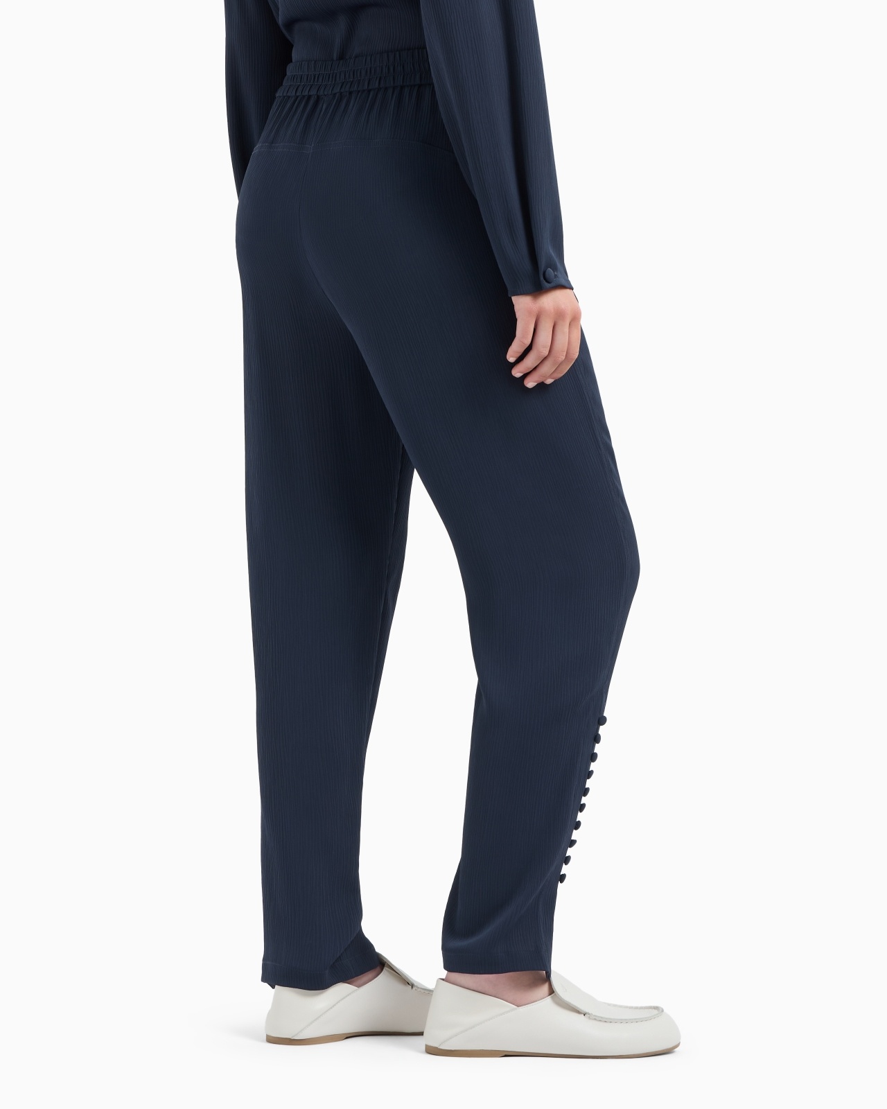 CRÉPON TROUSERS WITH BUTTON DETAIL AT THE HEM - 3