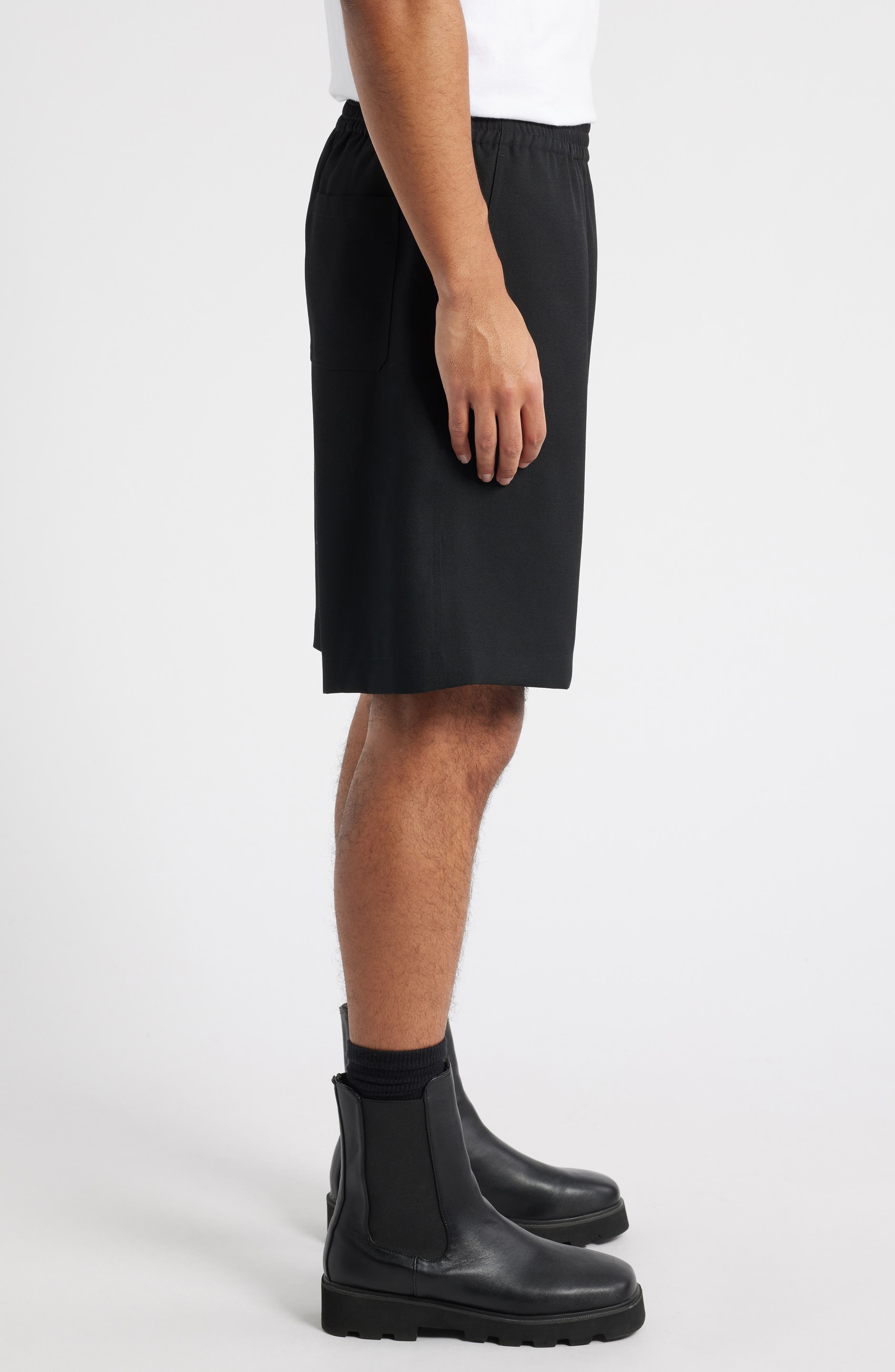 FRAME Relaxed Wool Shorts in Black at Nordstrom - 3