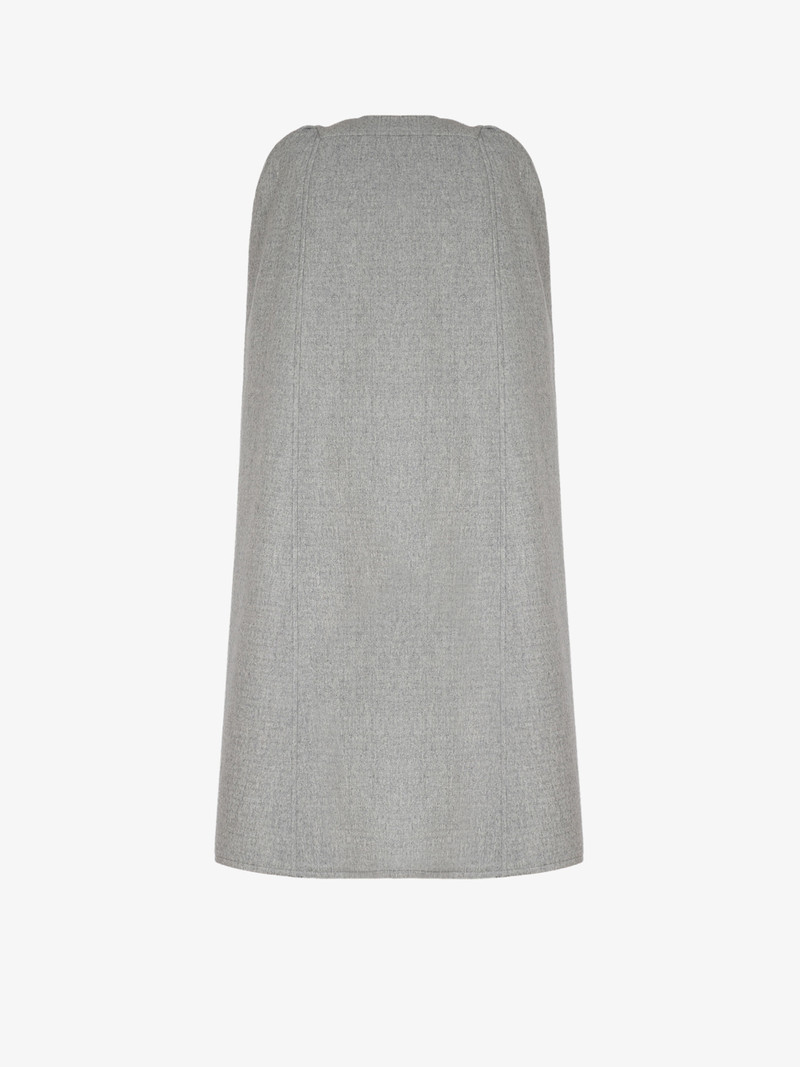 Coat in wool with cape 4