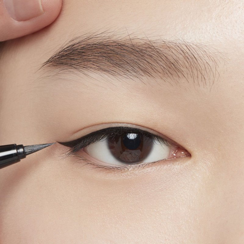 Intensifying Liquid Eyeliner 7