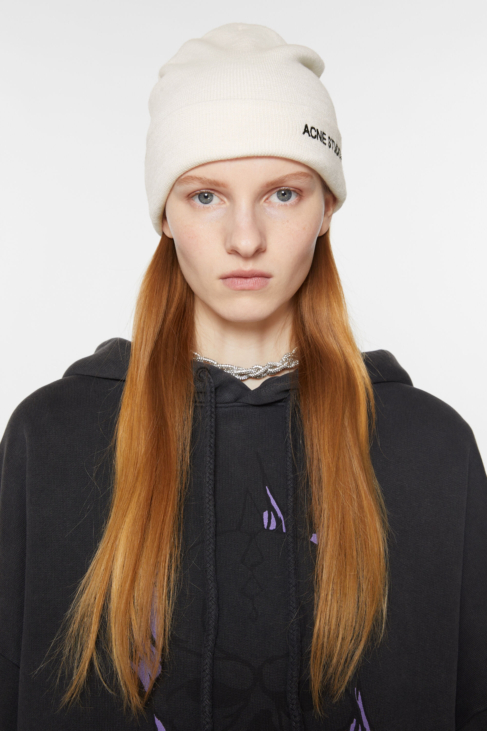 Embroidered logo beanie - Off white - 2