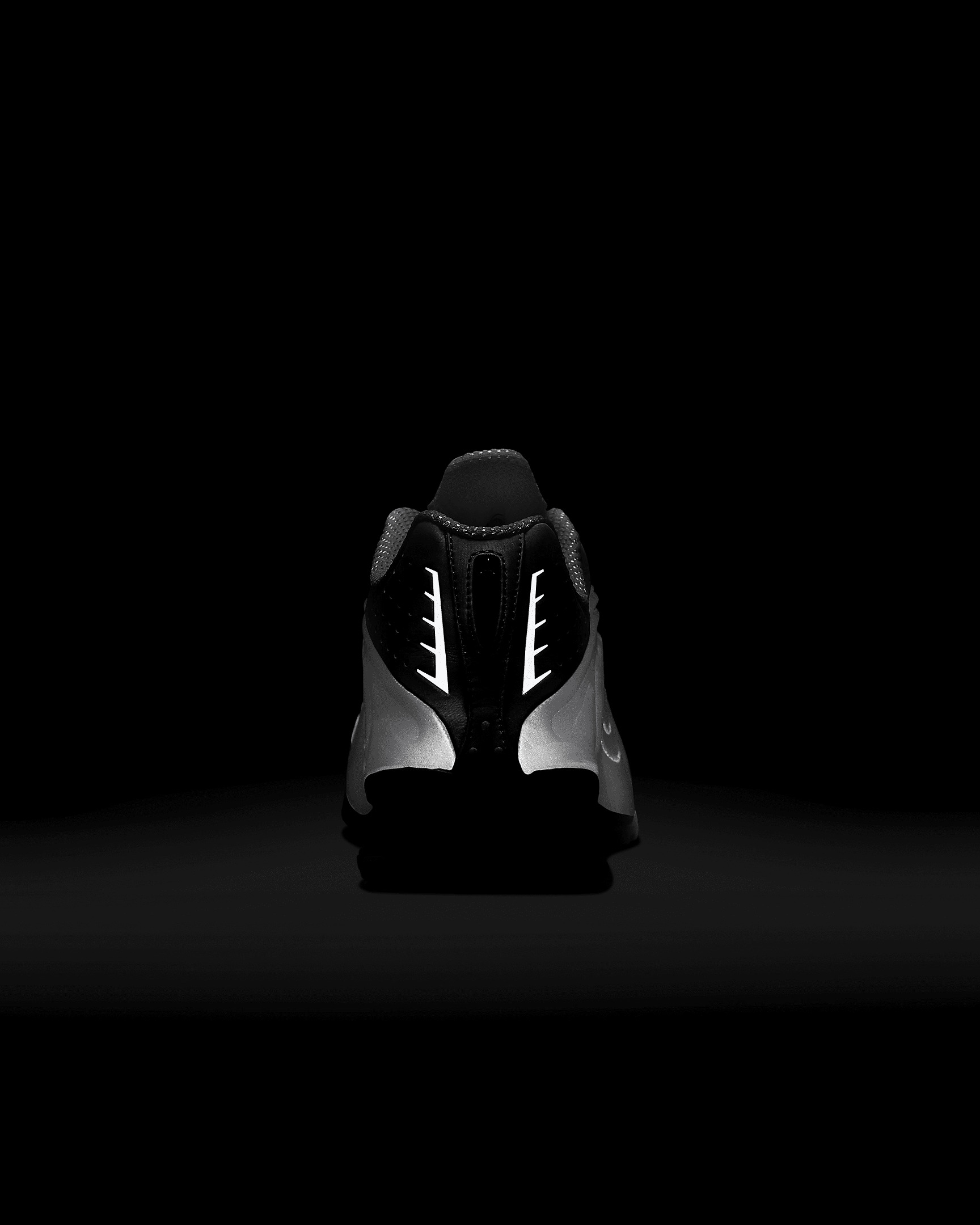 Nike Shox R4 Women's Shoes - 8