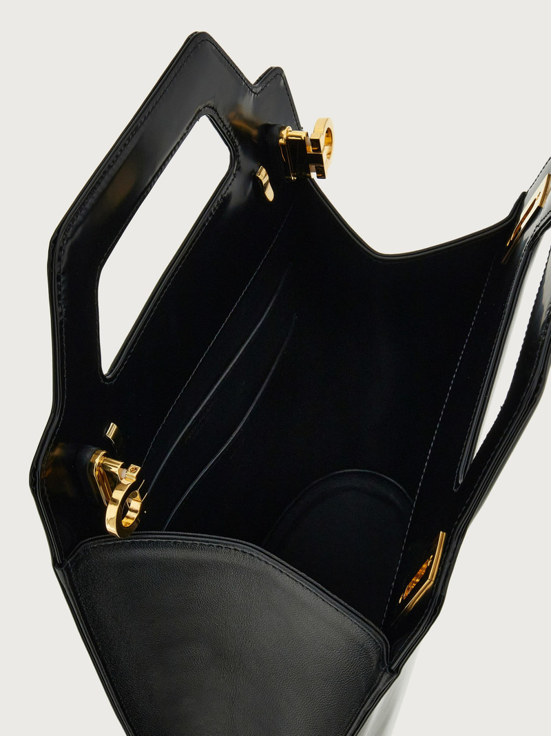 Wanda North-South top handle 6