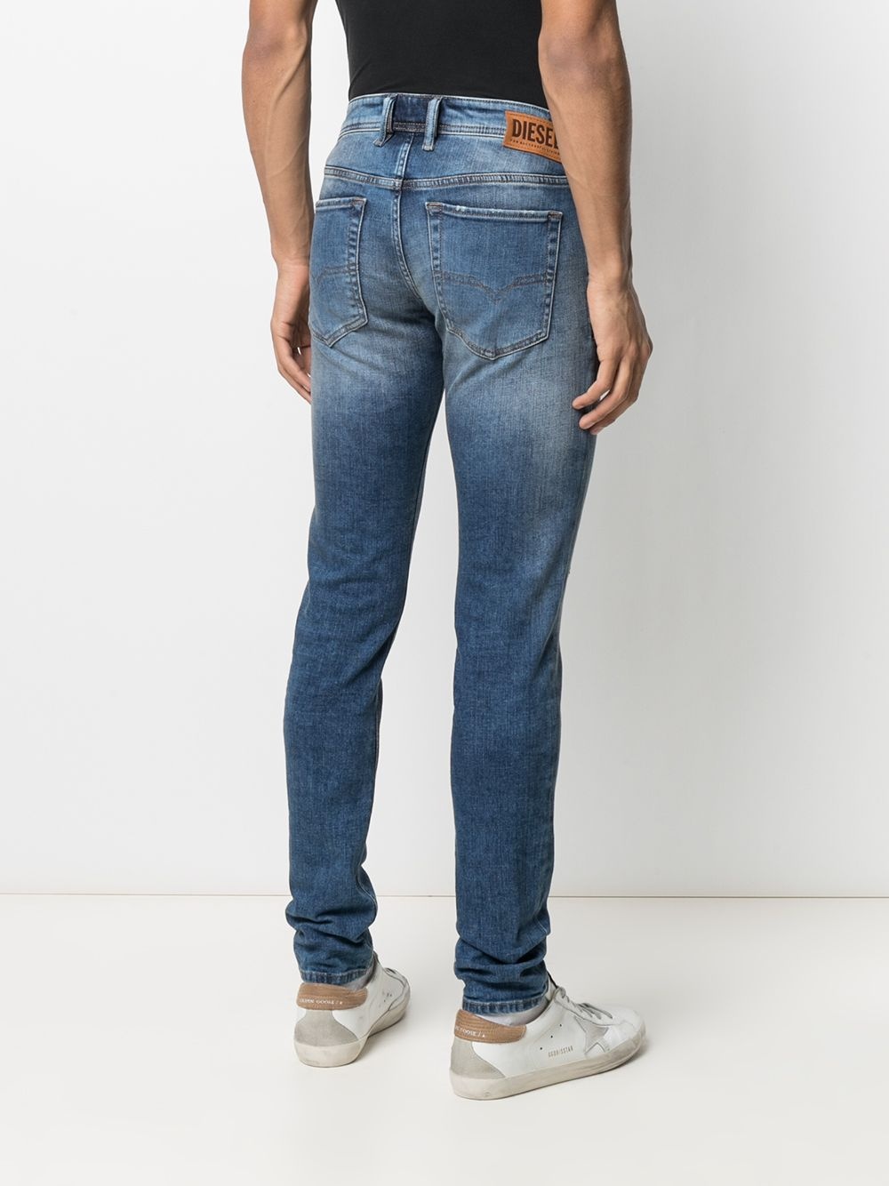 Sleeker mid-rise slim-cut jeans - 4