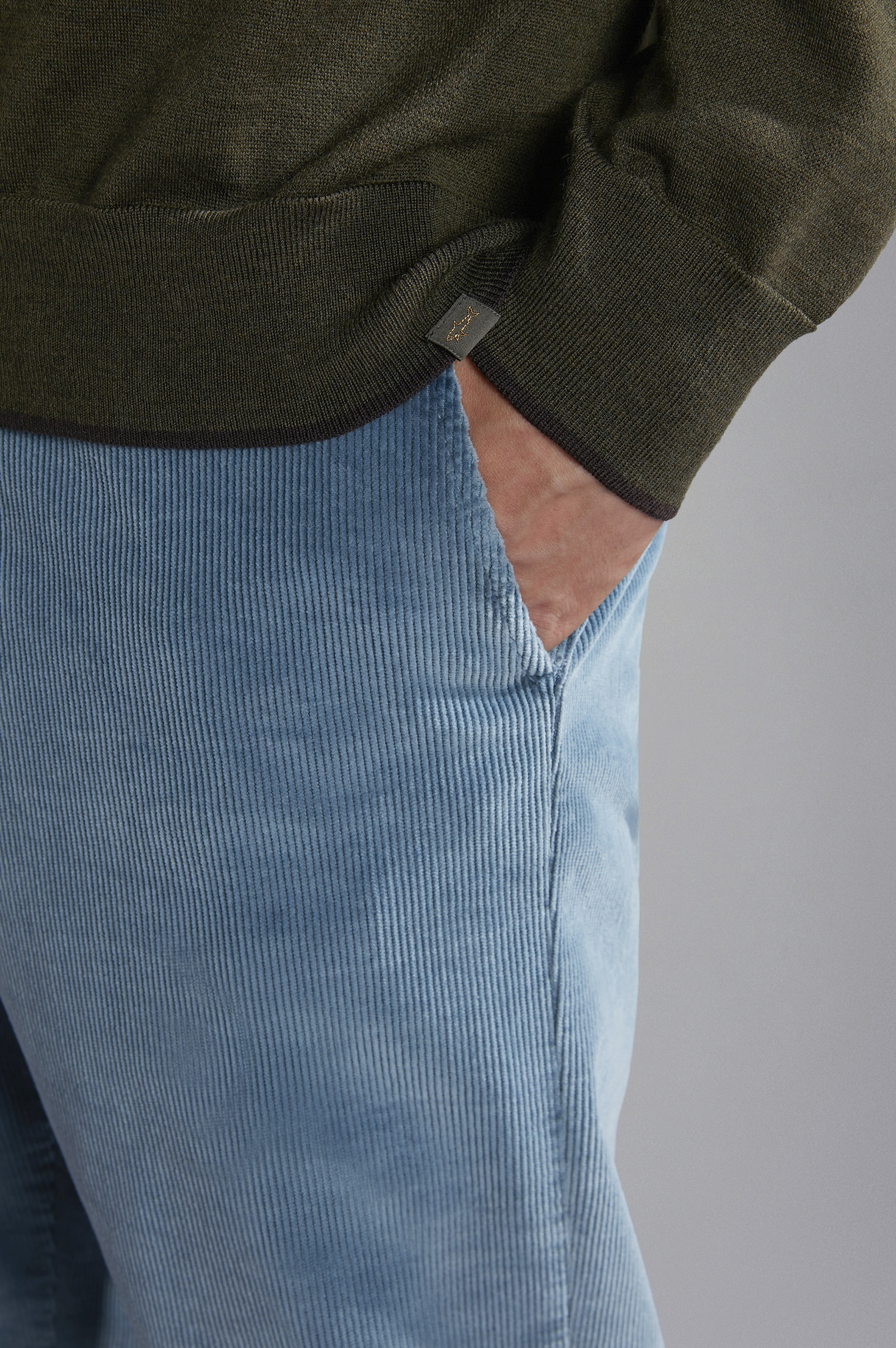 SUMMER WOOL SWEATER WITH ALCANTARA® DETAILS - 6