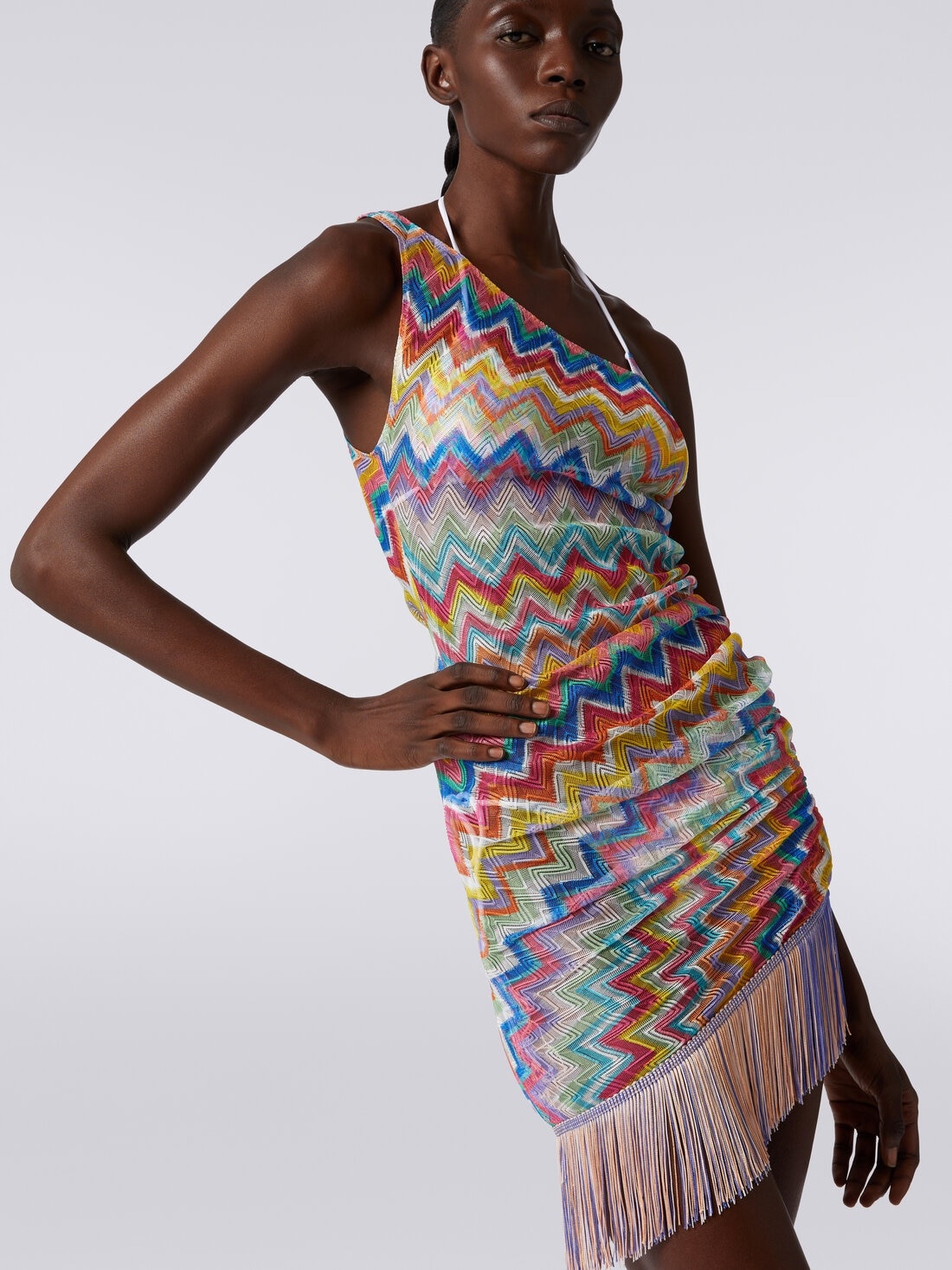 Short one-shoulder cover-up with fringes and side gathers - 5