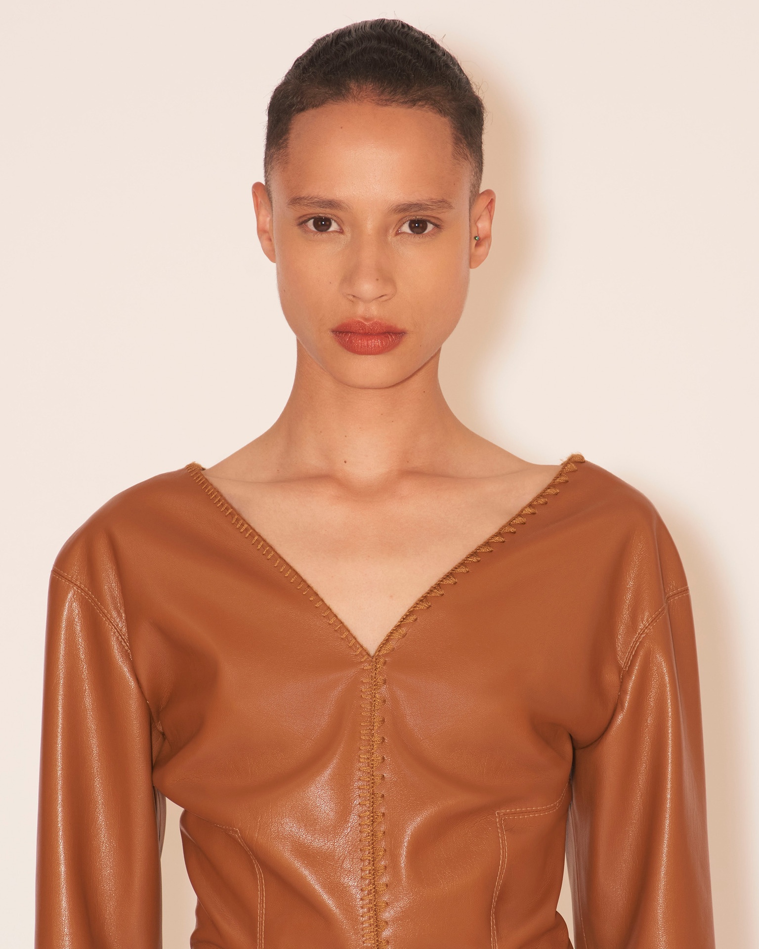 JEMA - OKOBOR™ alt-leather deep V top - Tobacco - 2