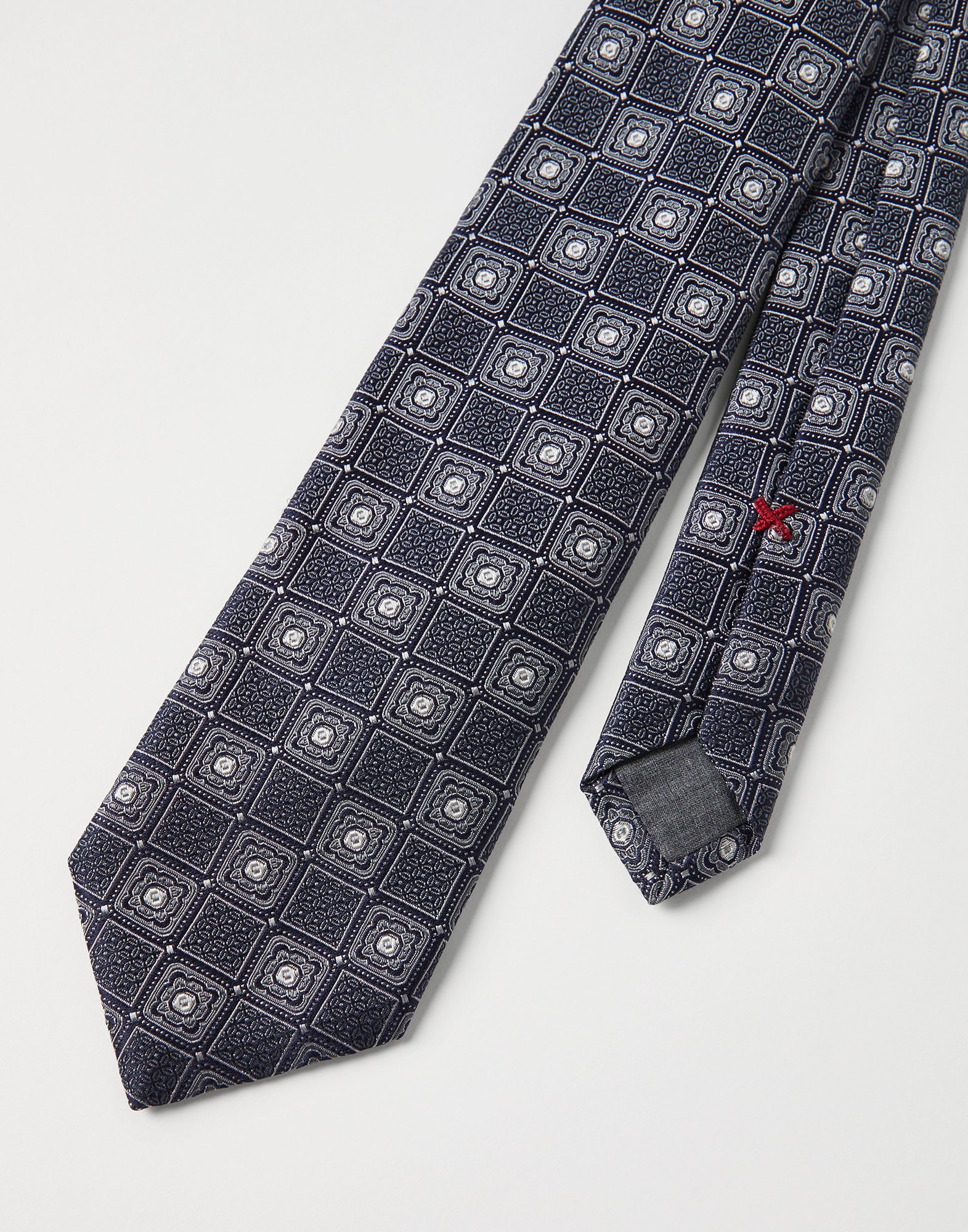 Silk tie with geometric design - 2