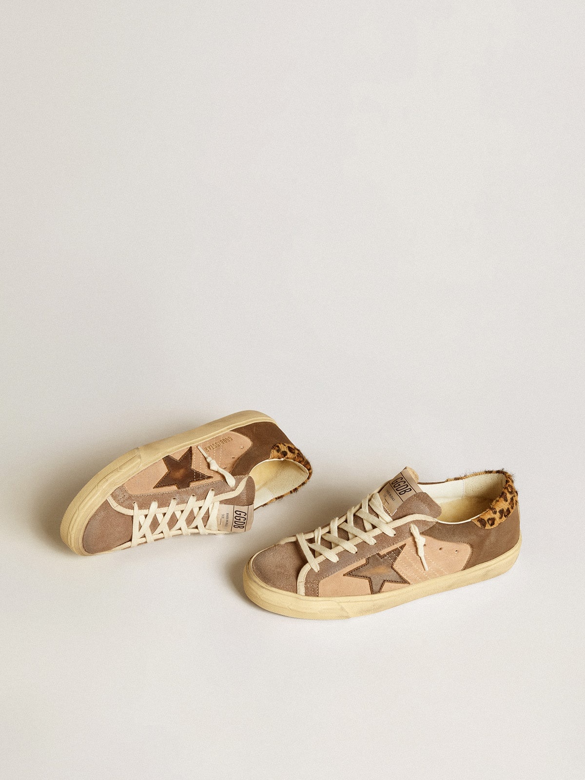Super-Star in suede with leather star and pony skin heel tab - 2