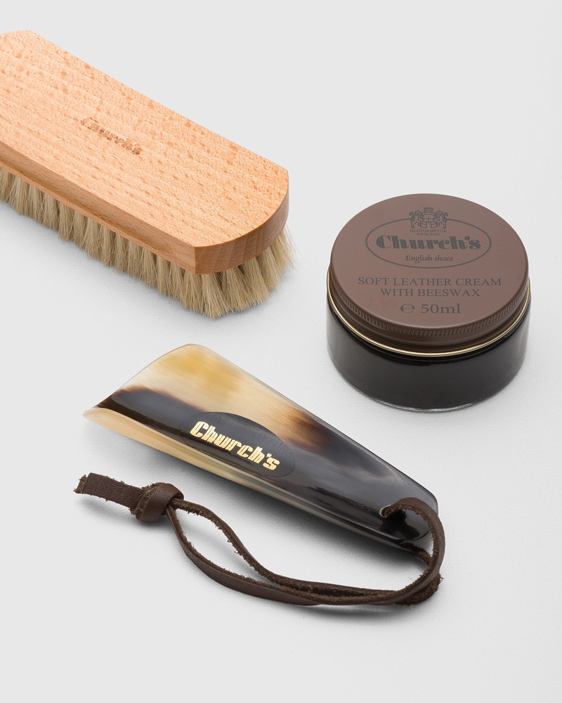 Essential shoe care cleaning kit in St James leather 4