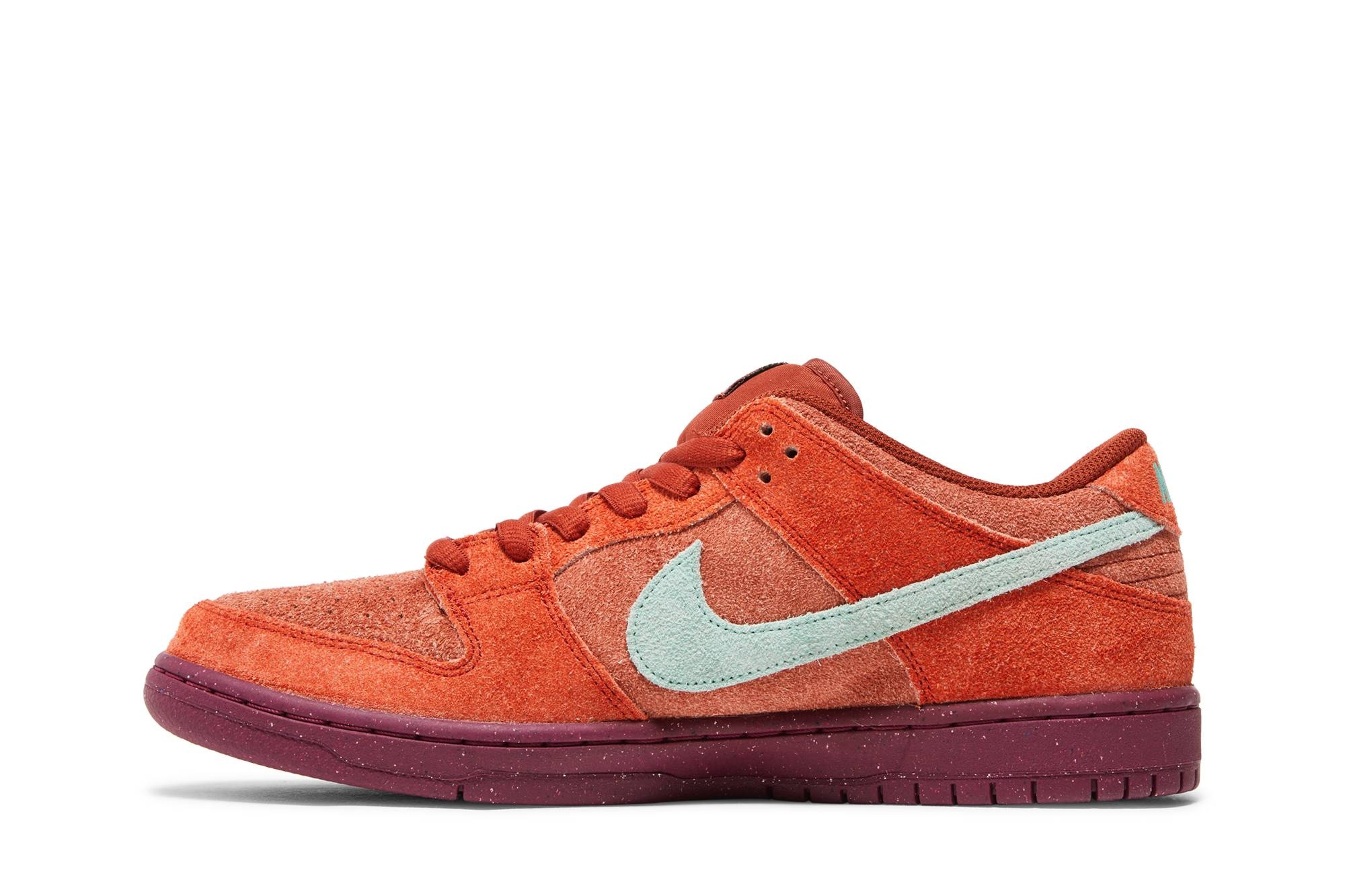 Dunk Low SB 'Mystic Red' - 3