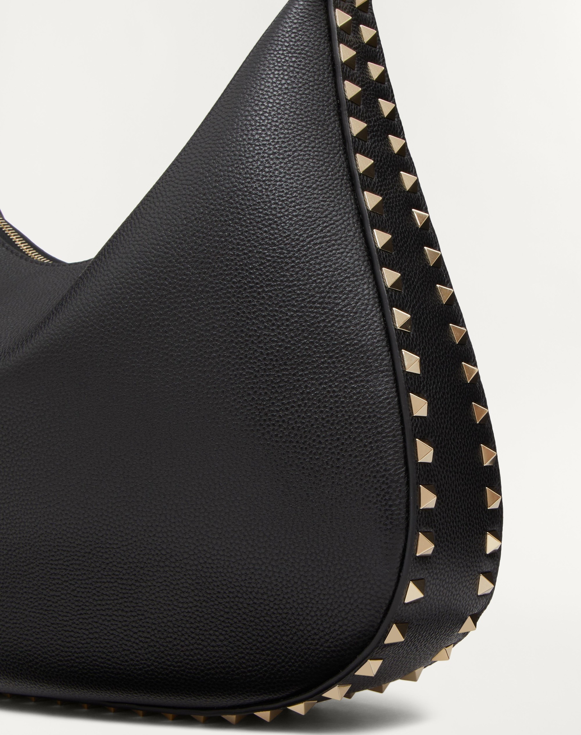 ROCKSTUD HOBO BAG IN GRAINY CALFSKIN - 7