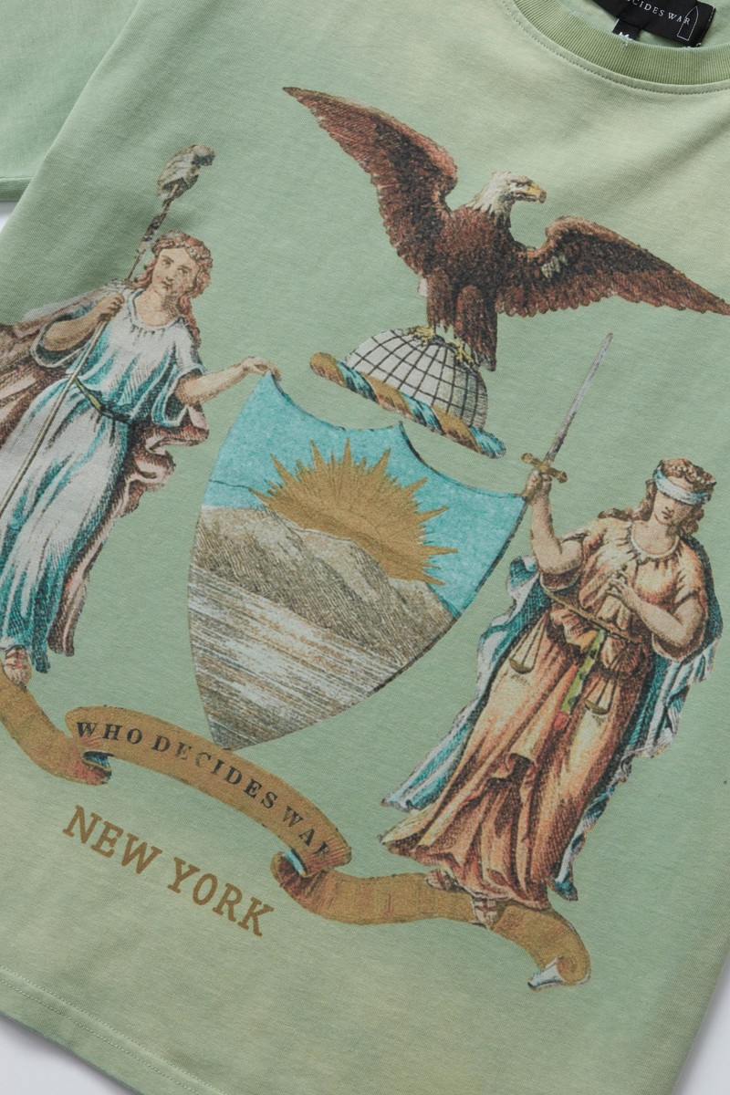 WHO DECIDES WAR CREST SHORT SLEEVE outlook