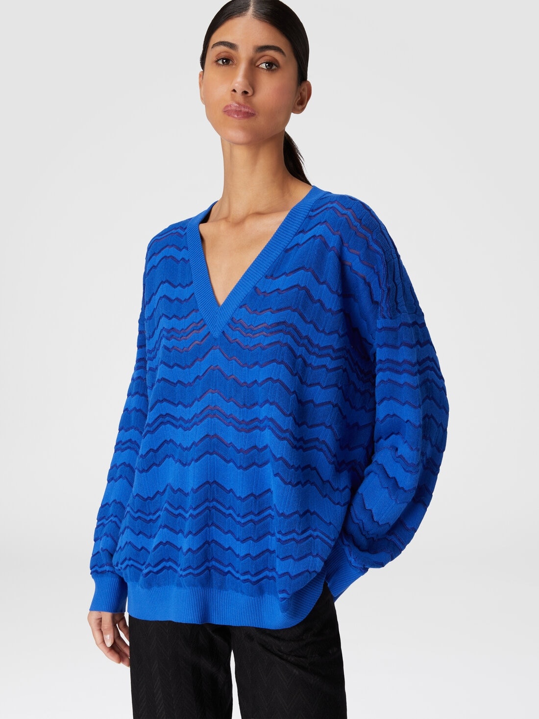 Pullover with V-neckline and tone-on-tone zigzag - 4