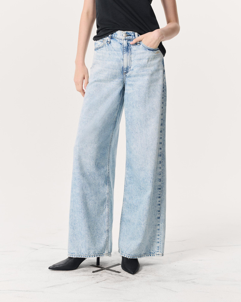 rag & bone Featherweight Sofie Wide-Leg Jeans
Featherweight Denim outlook