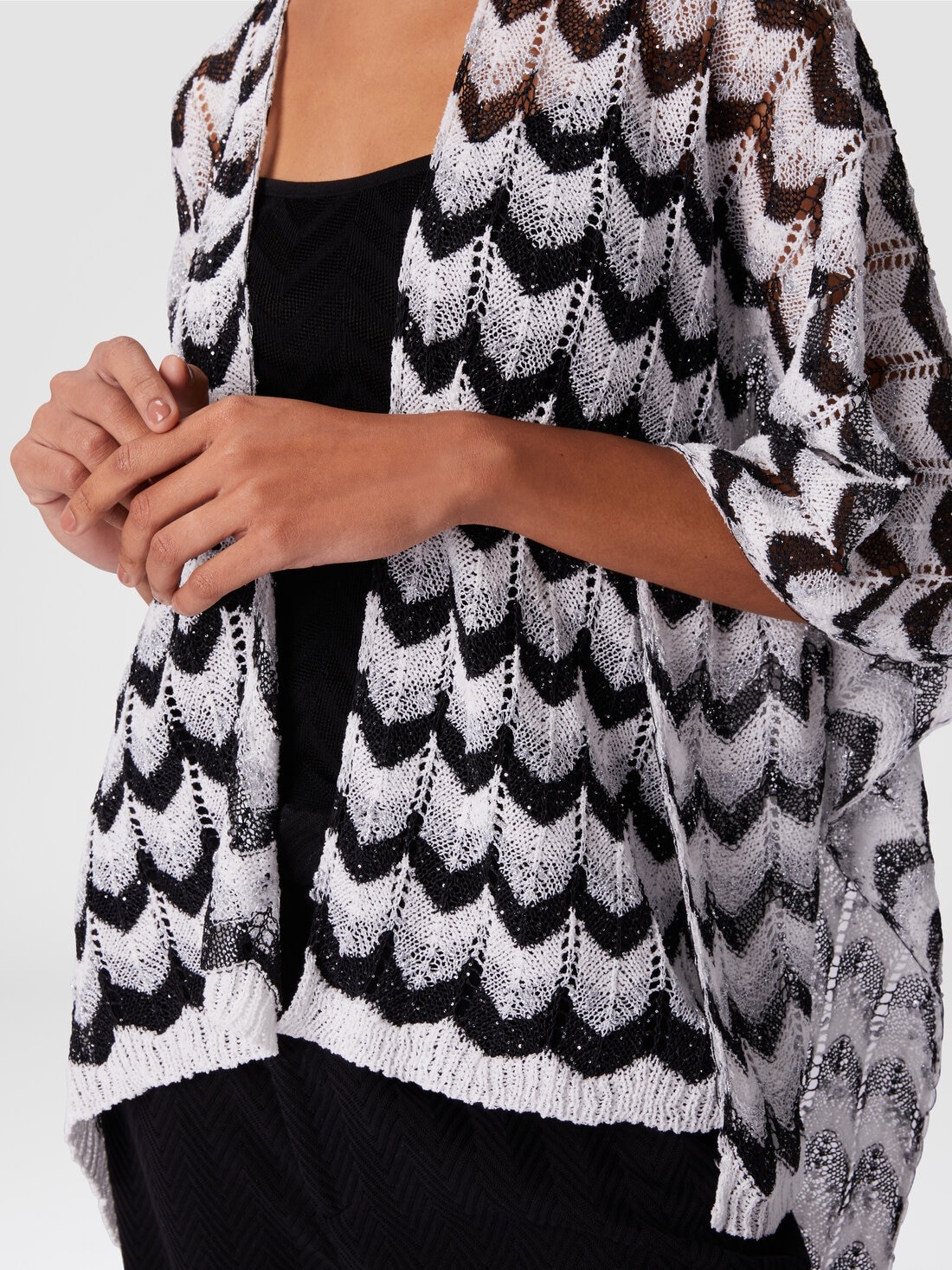Knit cape with chevron pattern - 5