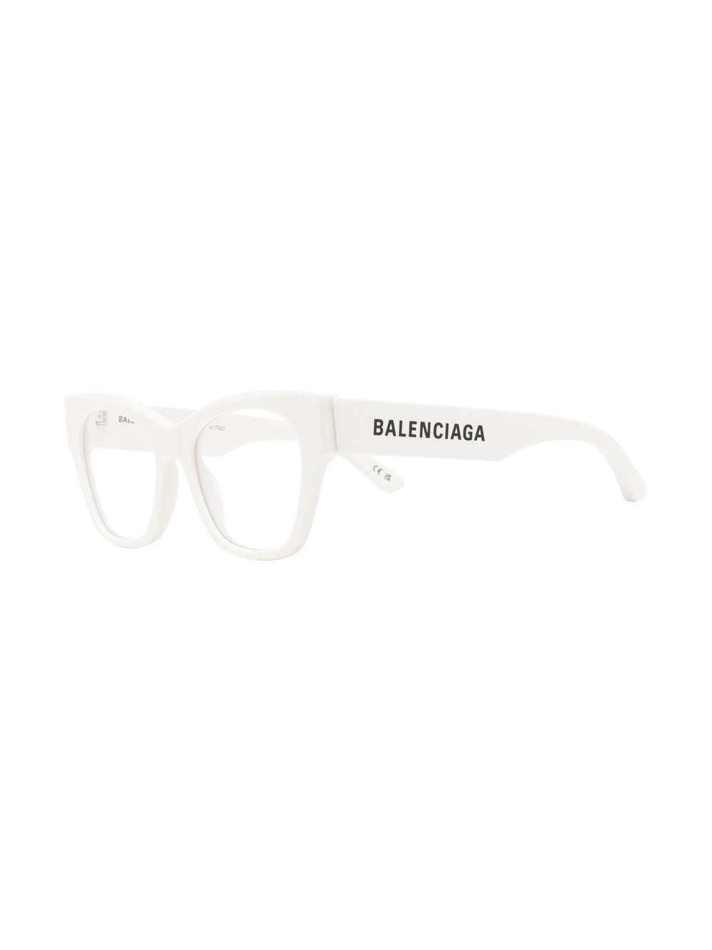 logo-engraved cat-eye glasses - 2