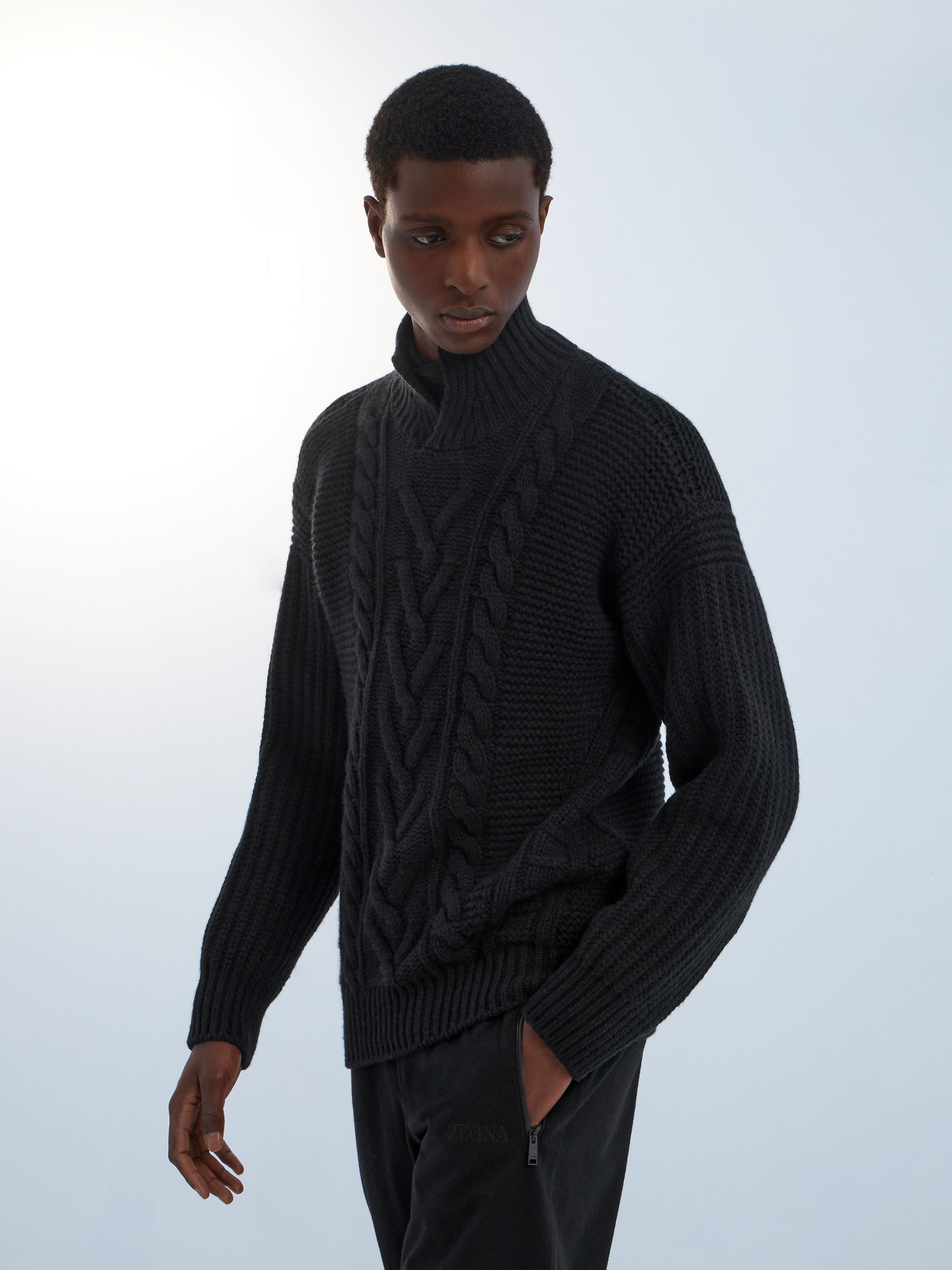 BLACK OASI CASHMERE HIGH NECK - 2