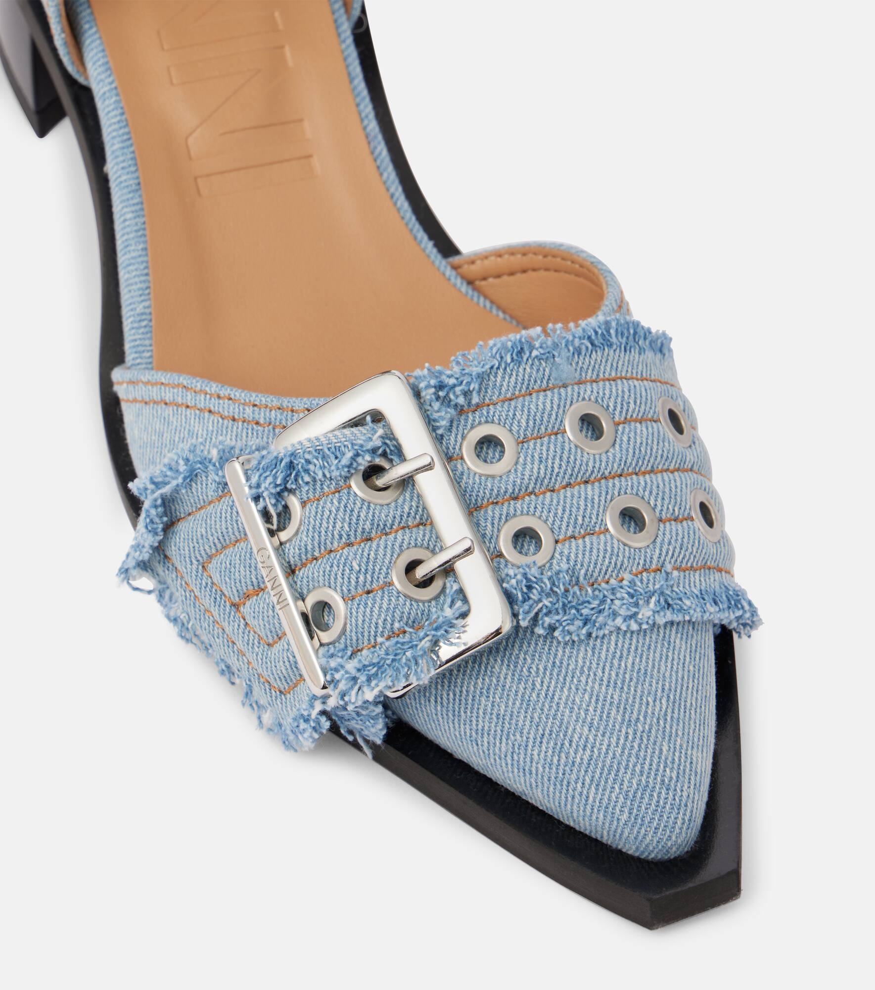 Feminine Buckle denim pumps - 4