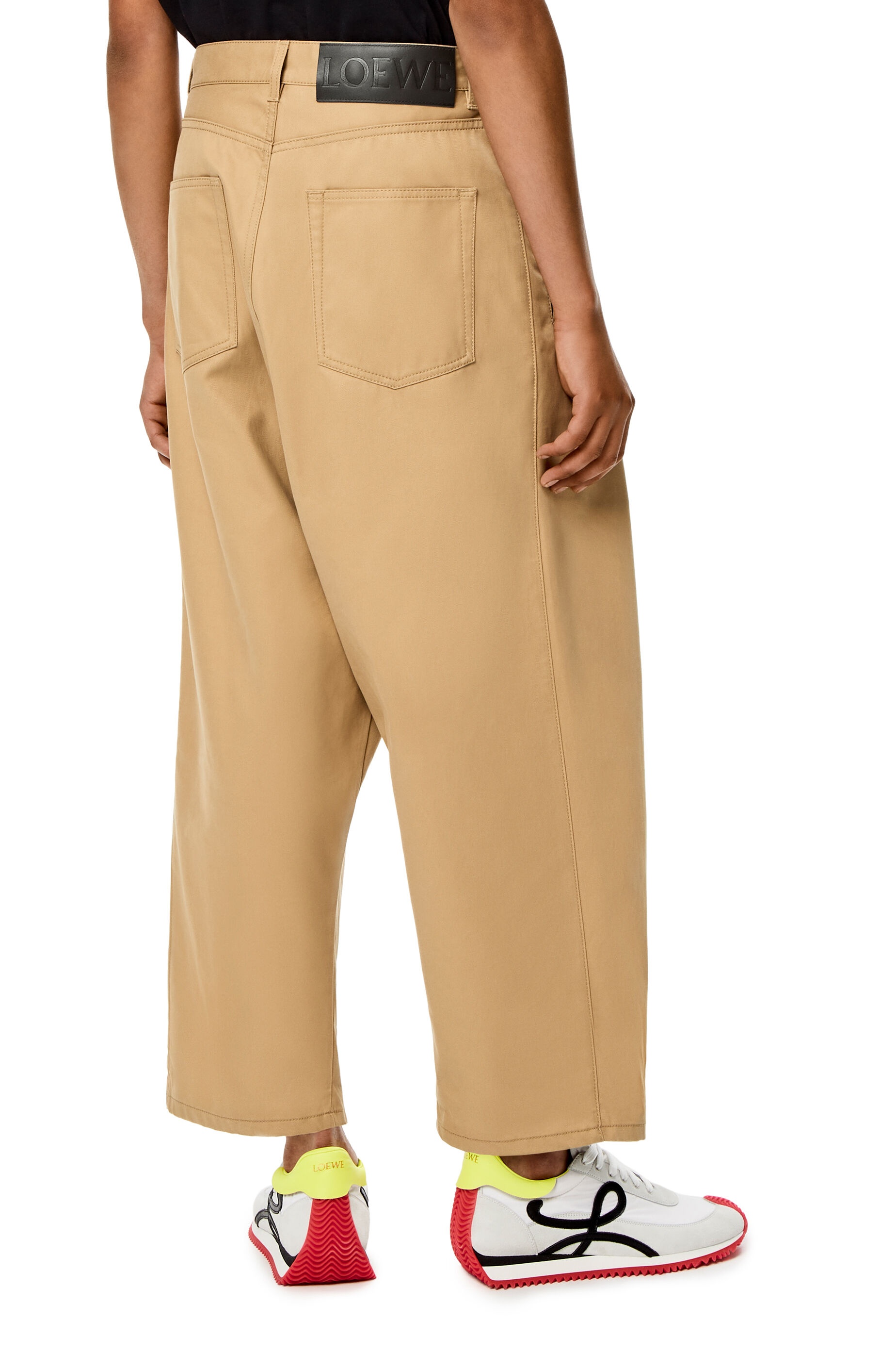 Low crotch trousers in cotton - 4