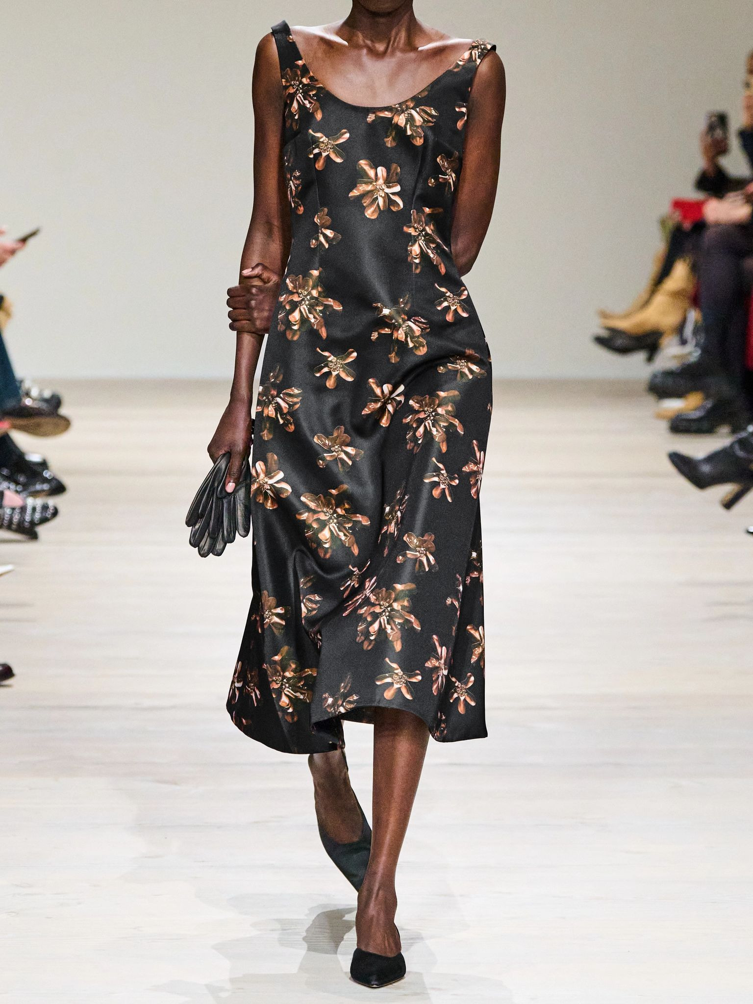 Tippi floral-print satin midi dress Black - 4