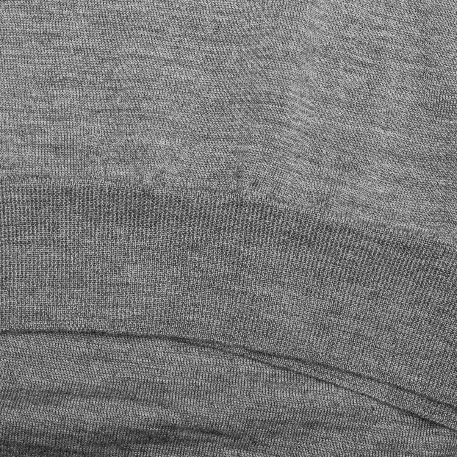 RED EMBLEM S/S V NECK SWEATER - GREY - 4
