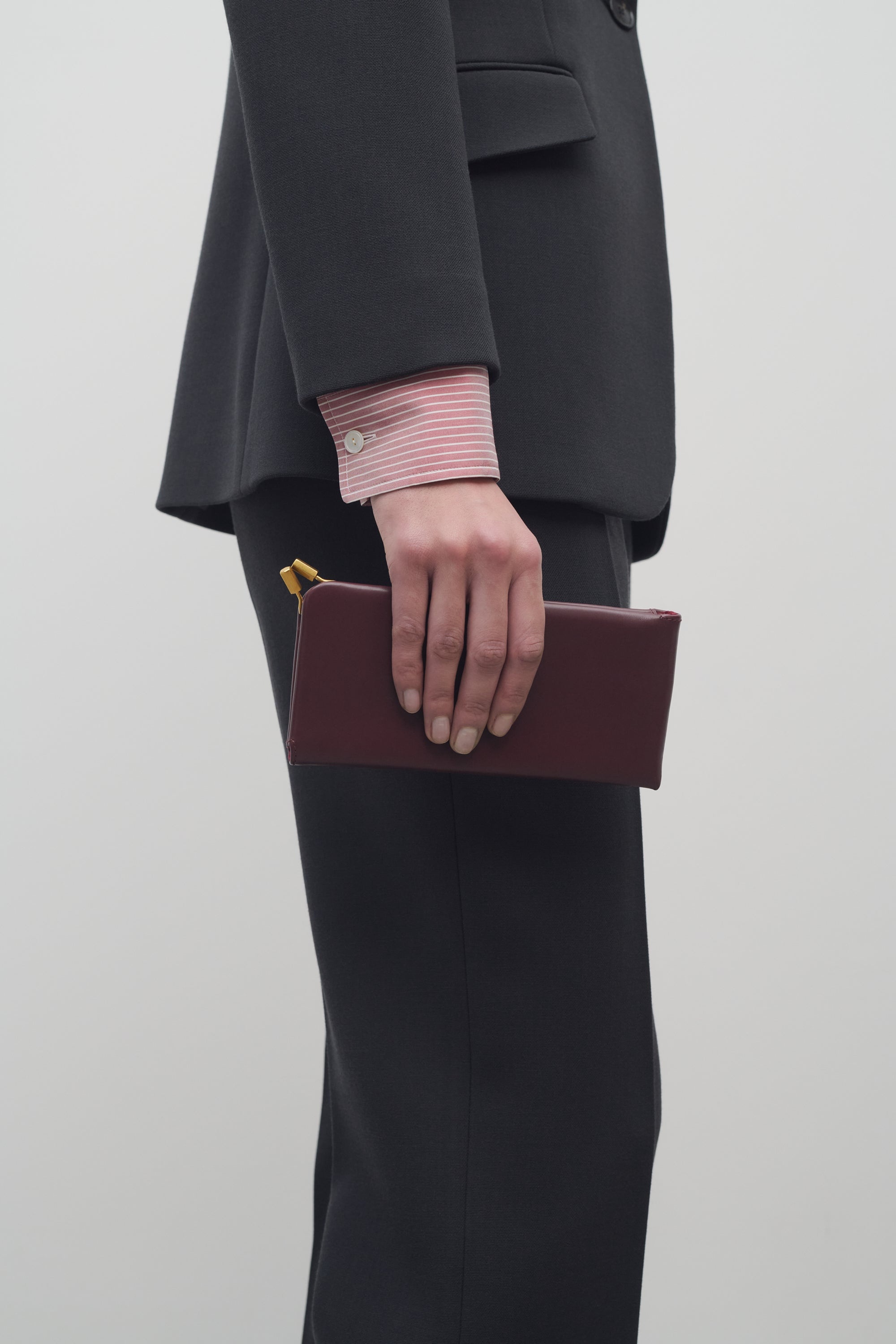 Clasp Sunglasses Case in Leather - 3