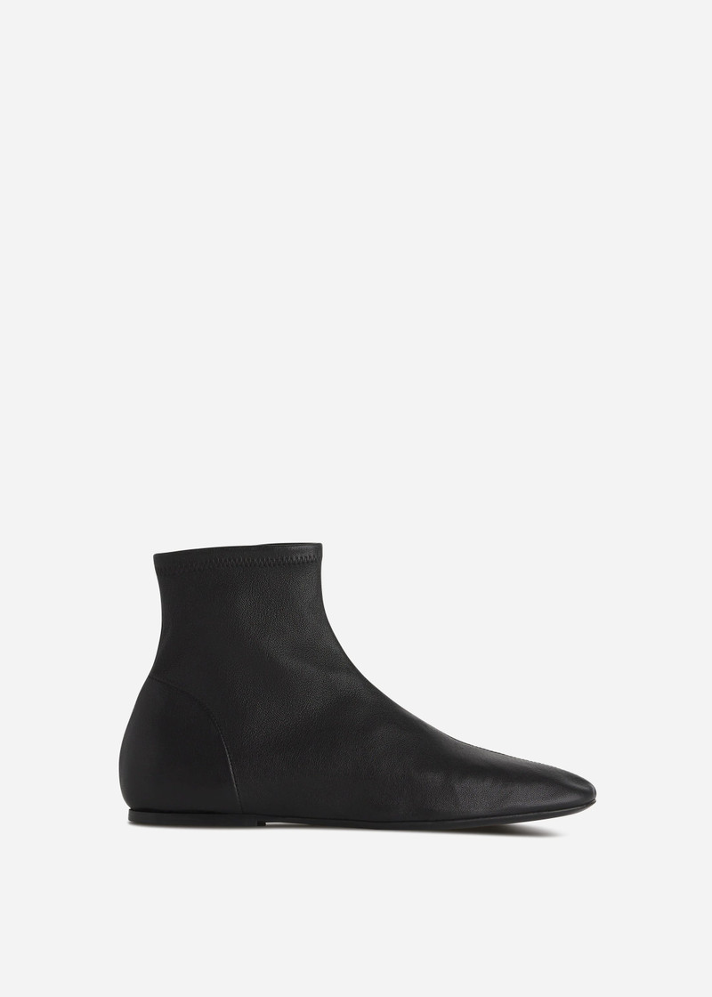 Round Toe Stretch Leather Bootie in Black 1