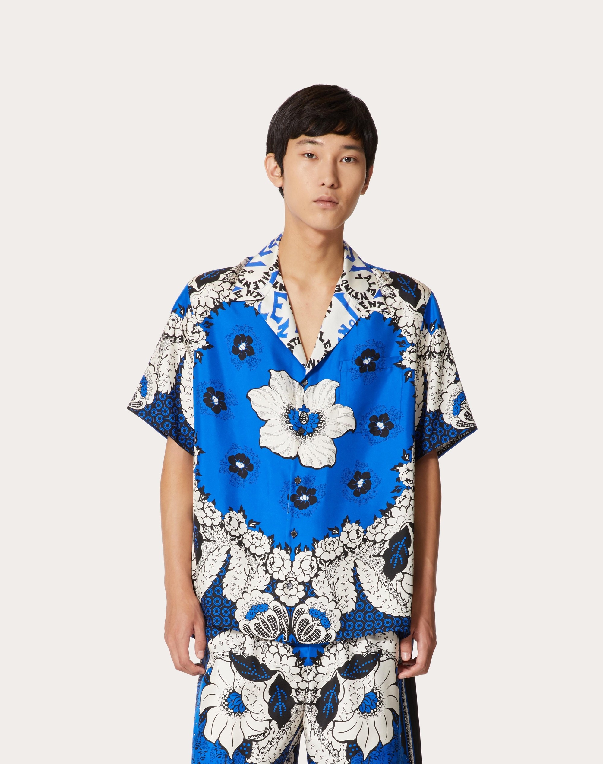 SILK TWILL BOWLING SHIRT WITH VALENTINO BANDANA FLOWER PRINT - 3