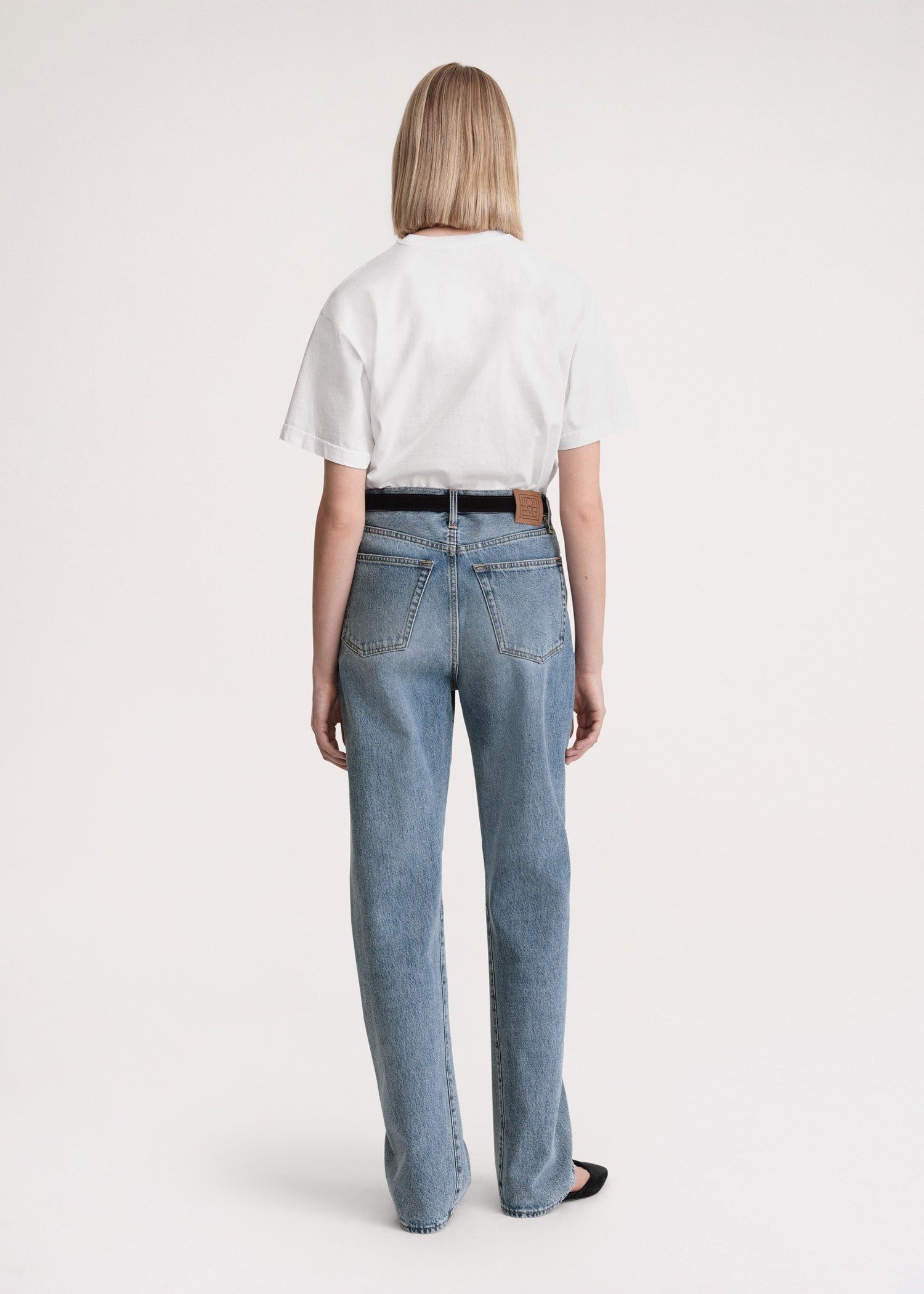 TOTEME｜JEANS (Twisted Seam Denim (231-240-741 32 485)) TOTEME - Twisted Seam Denim Full Length in Worn Blue – Stoy