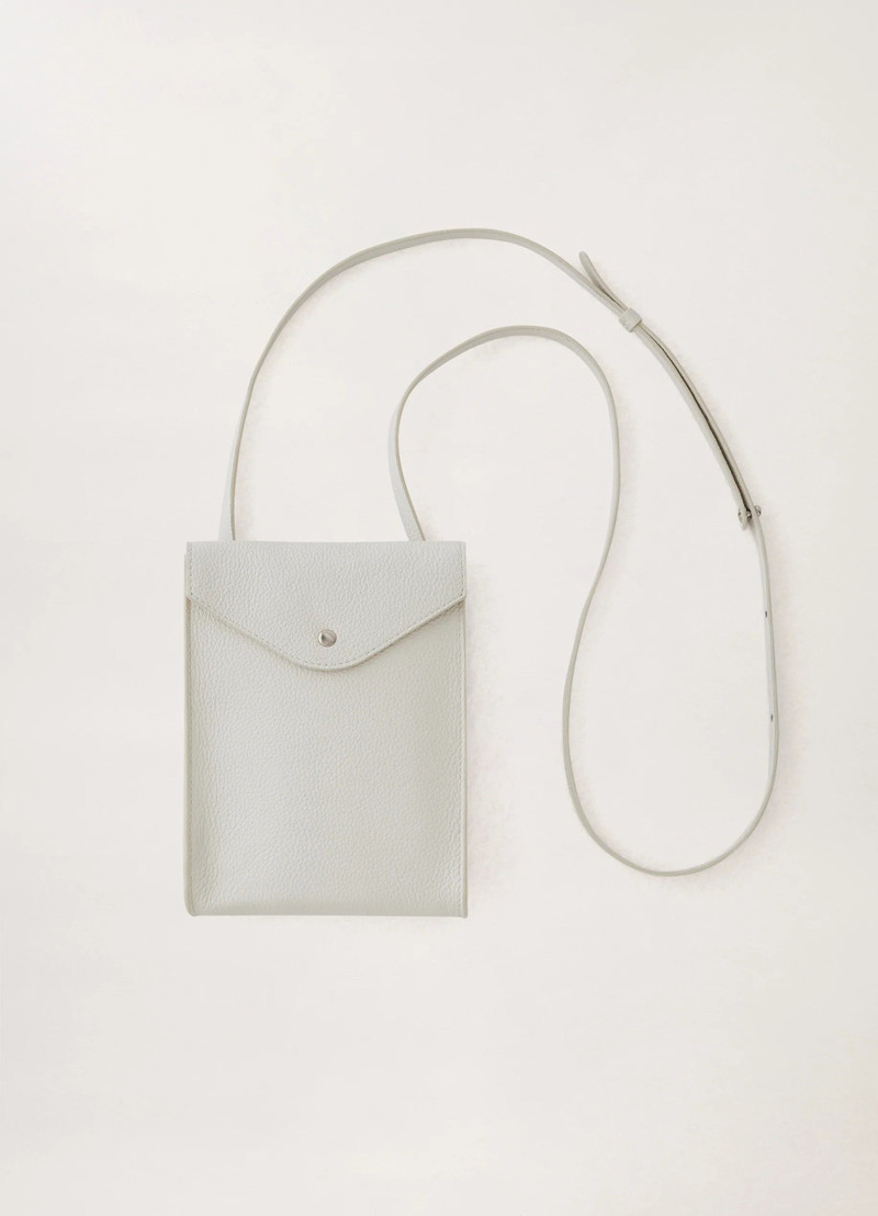 ENVELOPPE WITH STRAP
SOFT GRAINED LEATHER 1