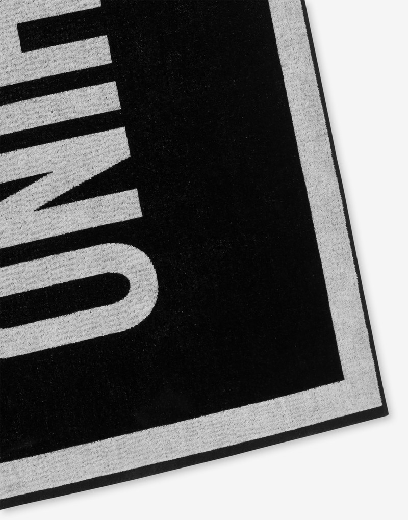 Moschino MAXI LOGO BEACH TOWEL outlook
