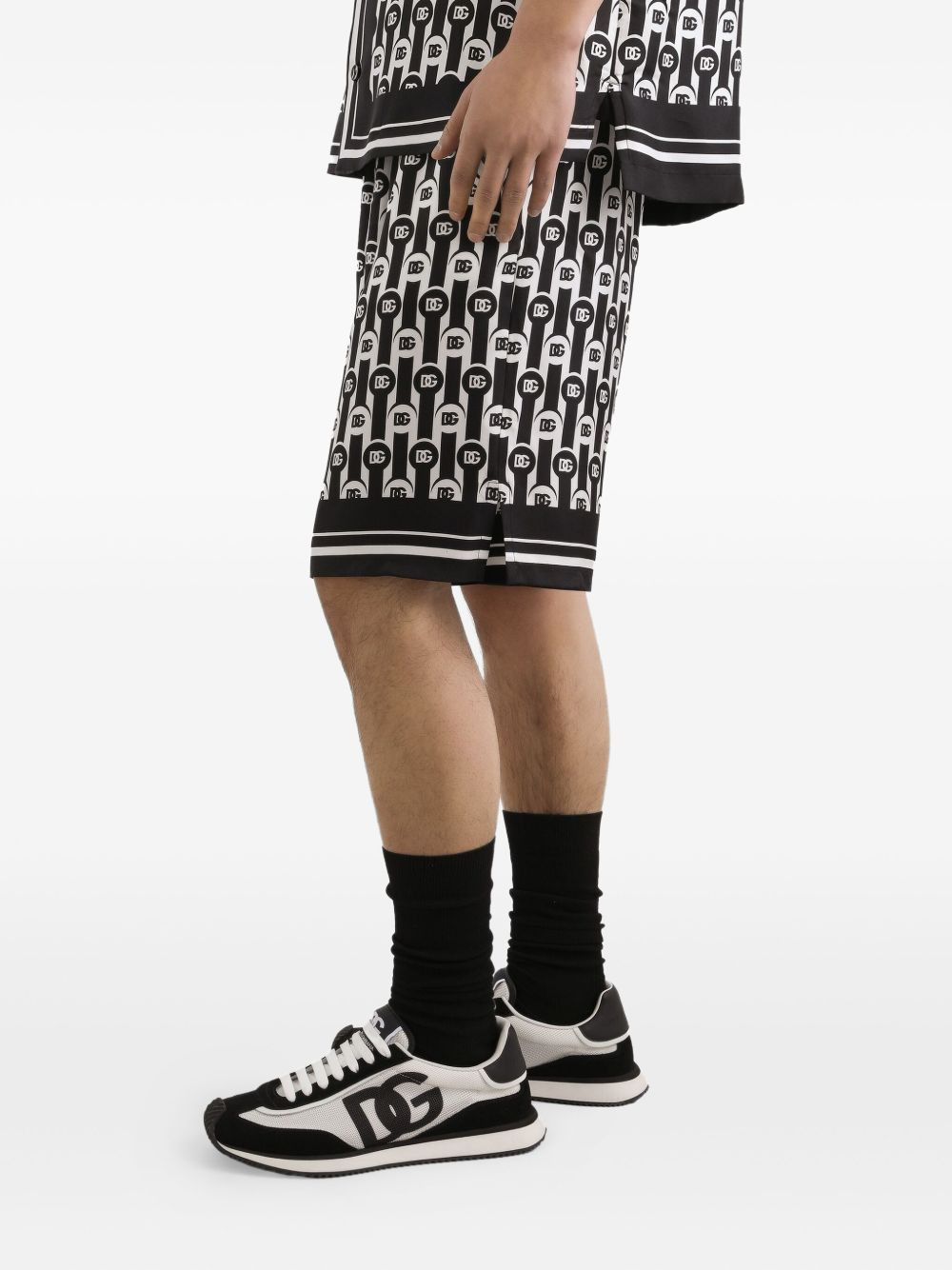 logo-print patterned shorts - 4