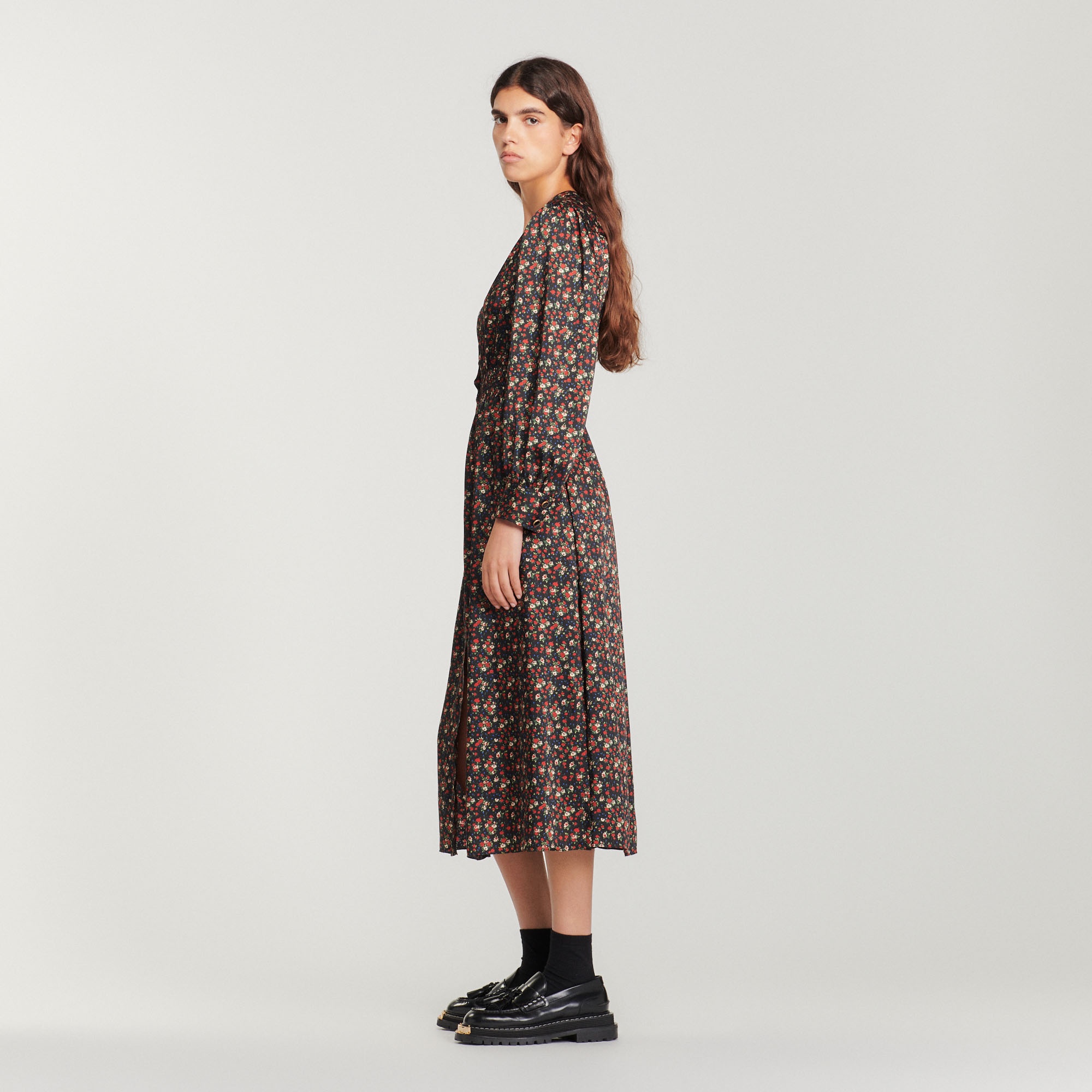 Long flowing dress with a floral print - 7