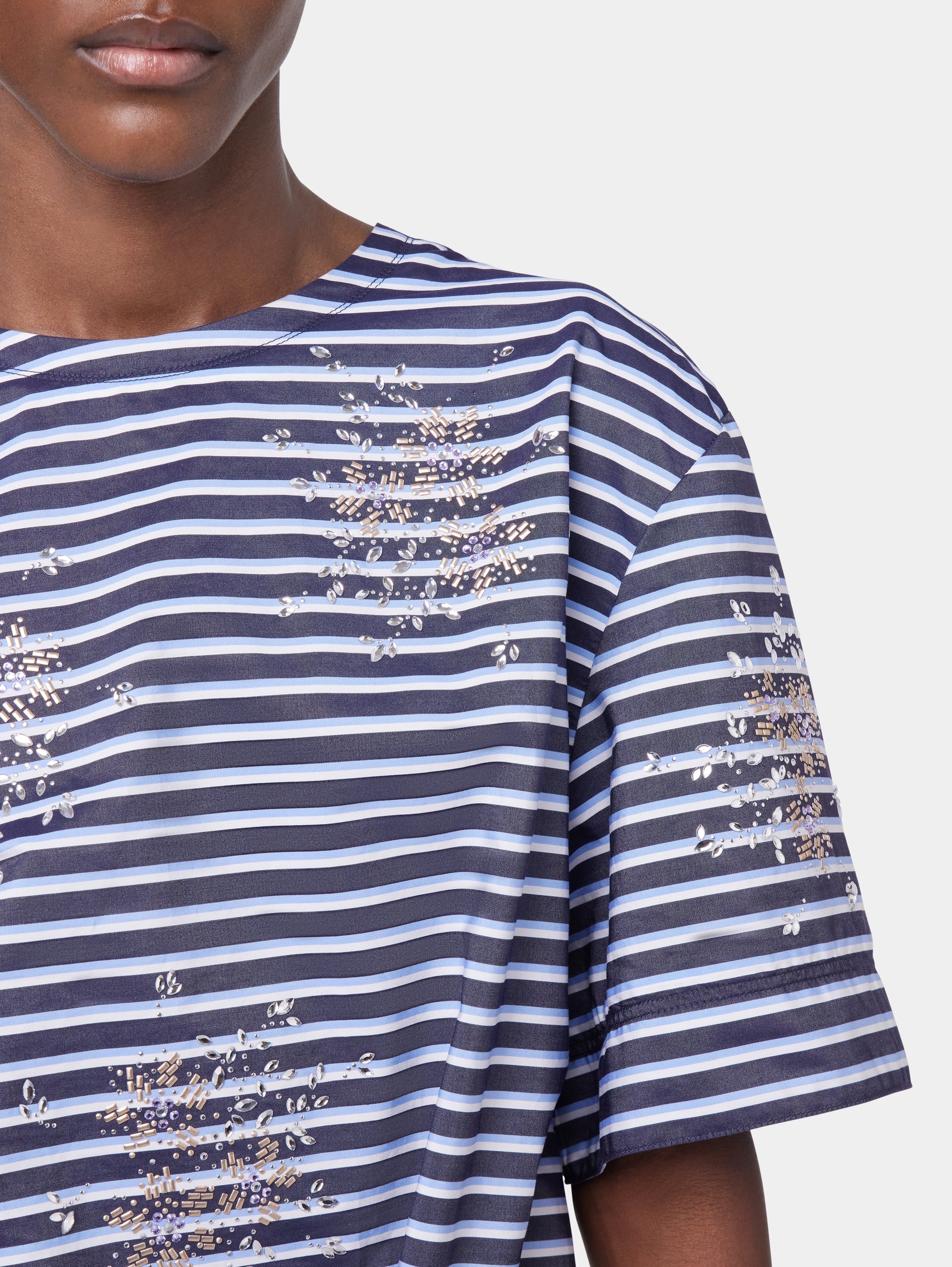 STRIPED WHITE AND BLUE EMBROIDERED TEE-SHIRT IN COTTON POPLIN - 6