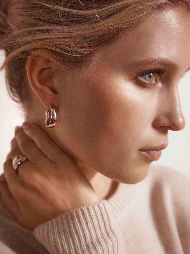 BROCHU WALKER Icons White Gold Oval Hoop Earrings outlook