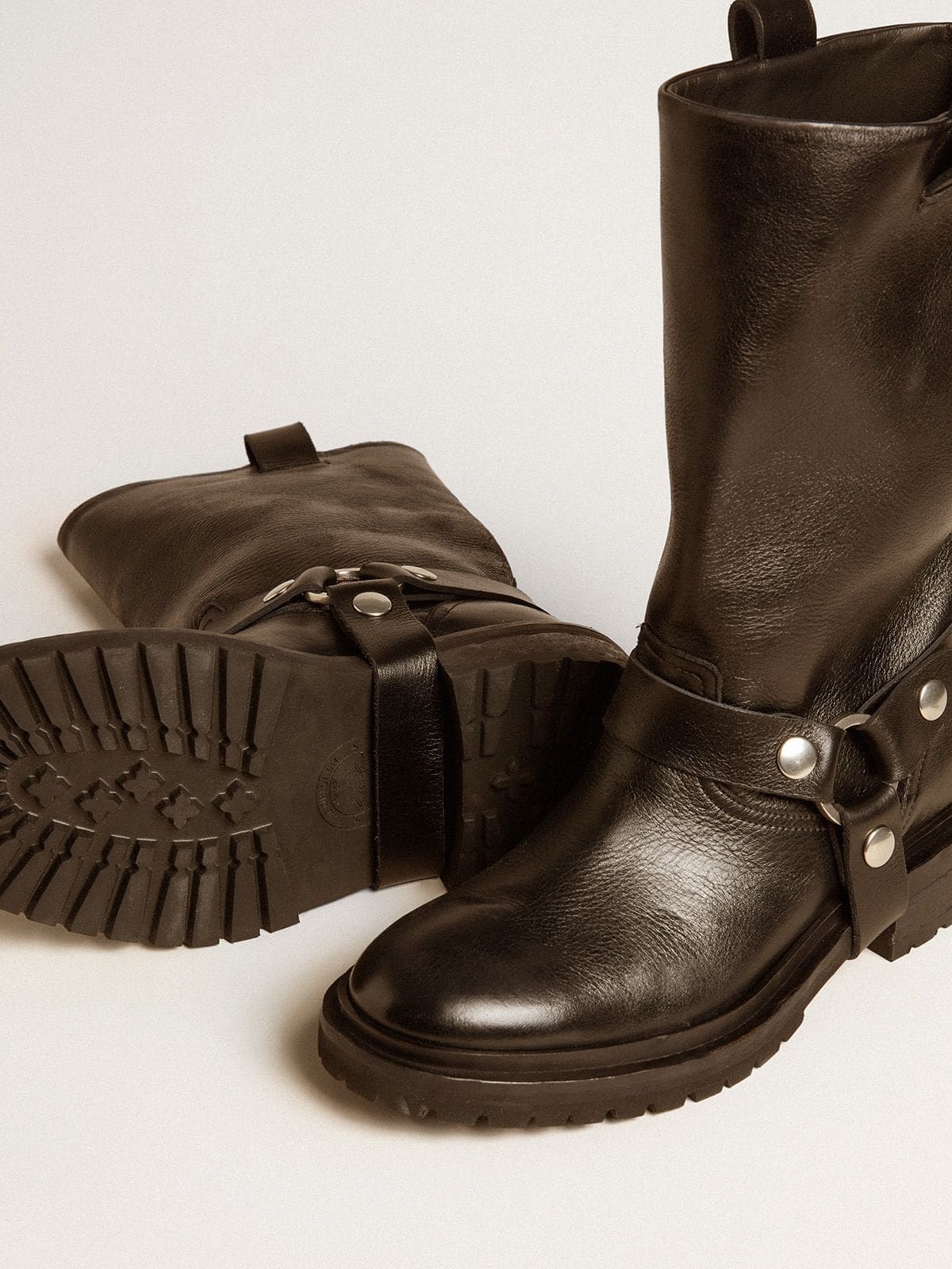 Kurt boots in glossy black leather with silver-colored buckle and studs - 4