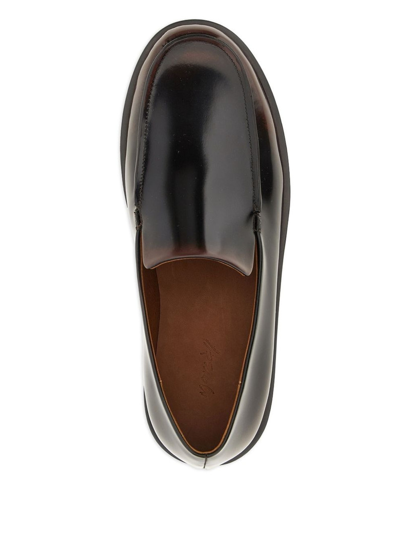 광택이 나는 loafers 4