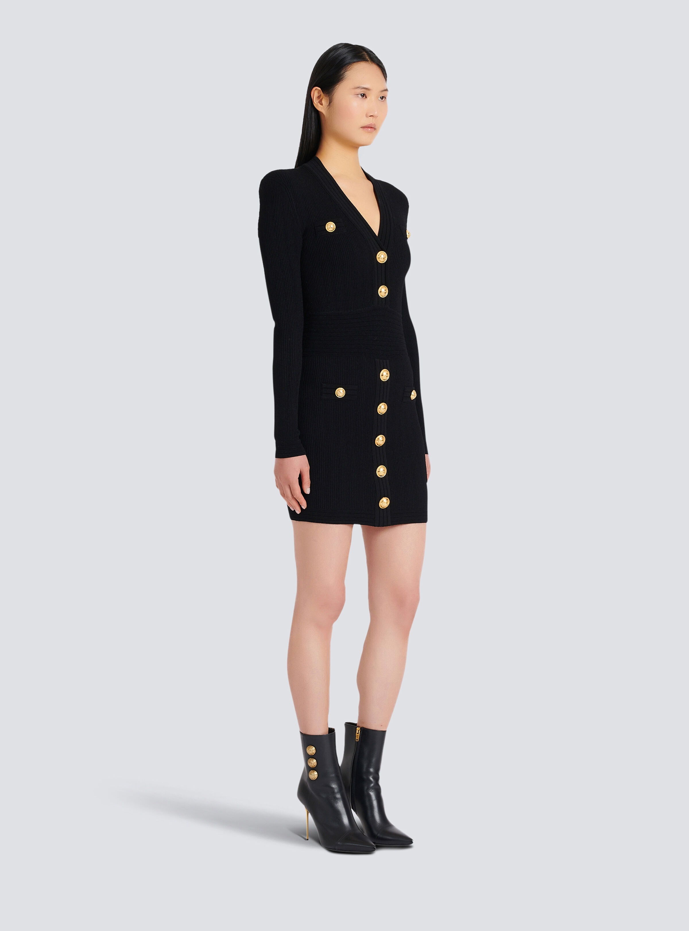 Short knitted dress with gold buttons - 3