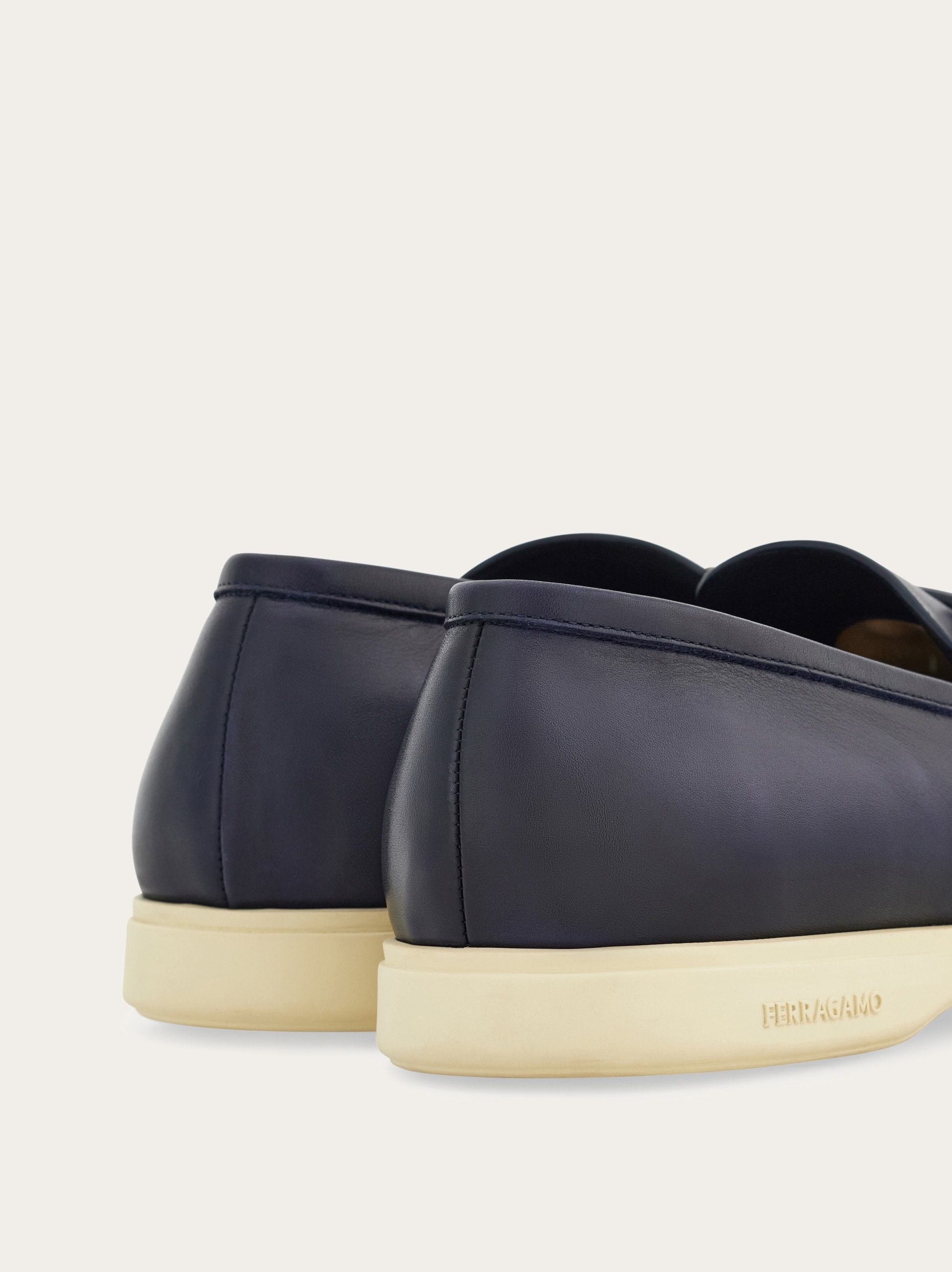 Casual loafer with Gancini ornament - 4